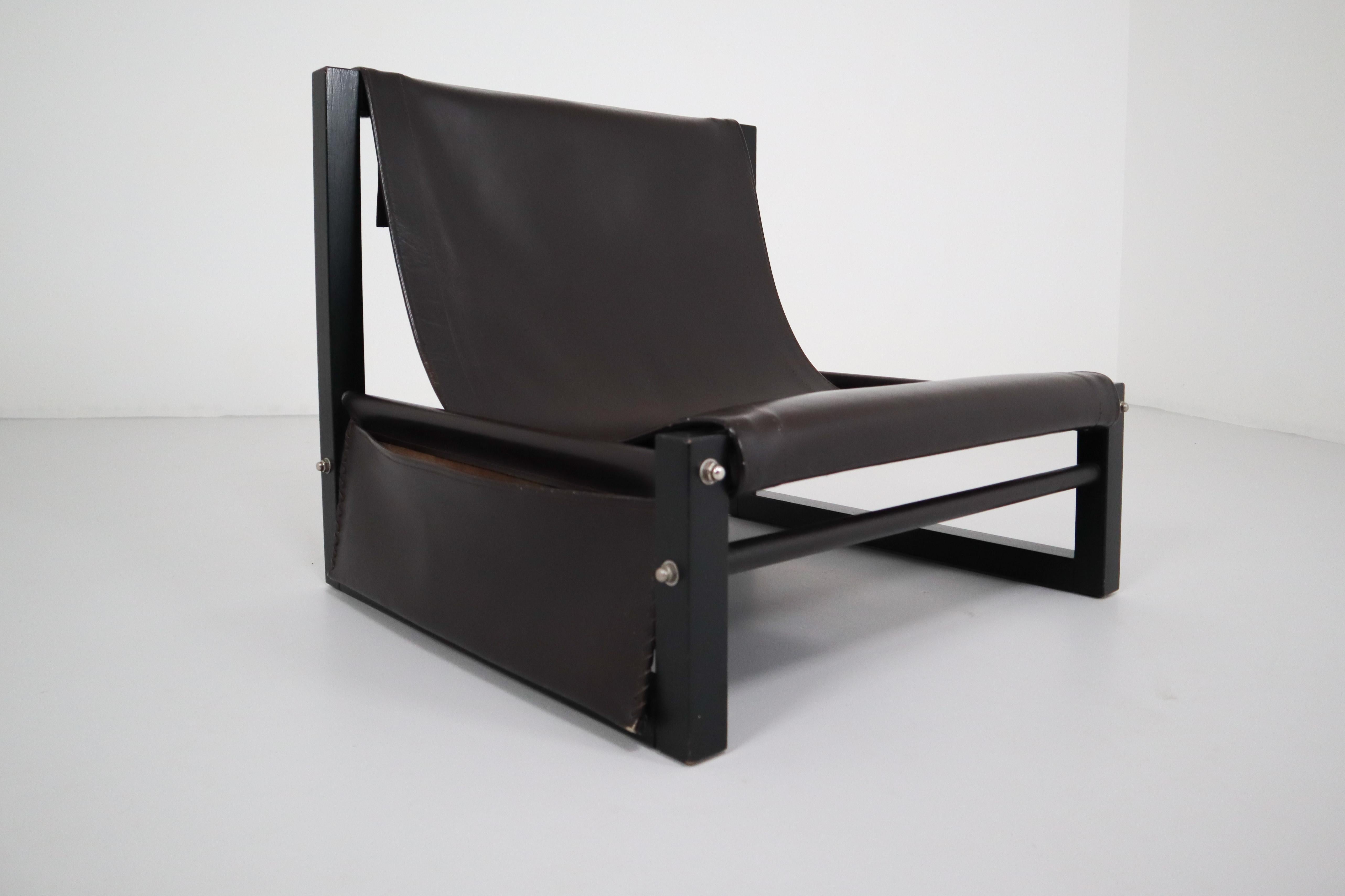 Exceptional and architectural lounge -chair designed by Sonja Wasseur, the Netherlands, circa 1970.
She produced her inventive work at her own atelier in Amsterdam for only a short period of time. Her occasional Brutalist lounge chairs are all