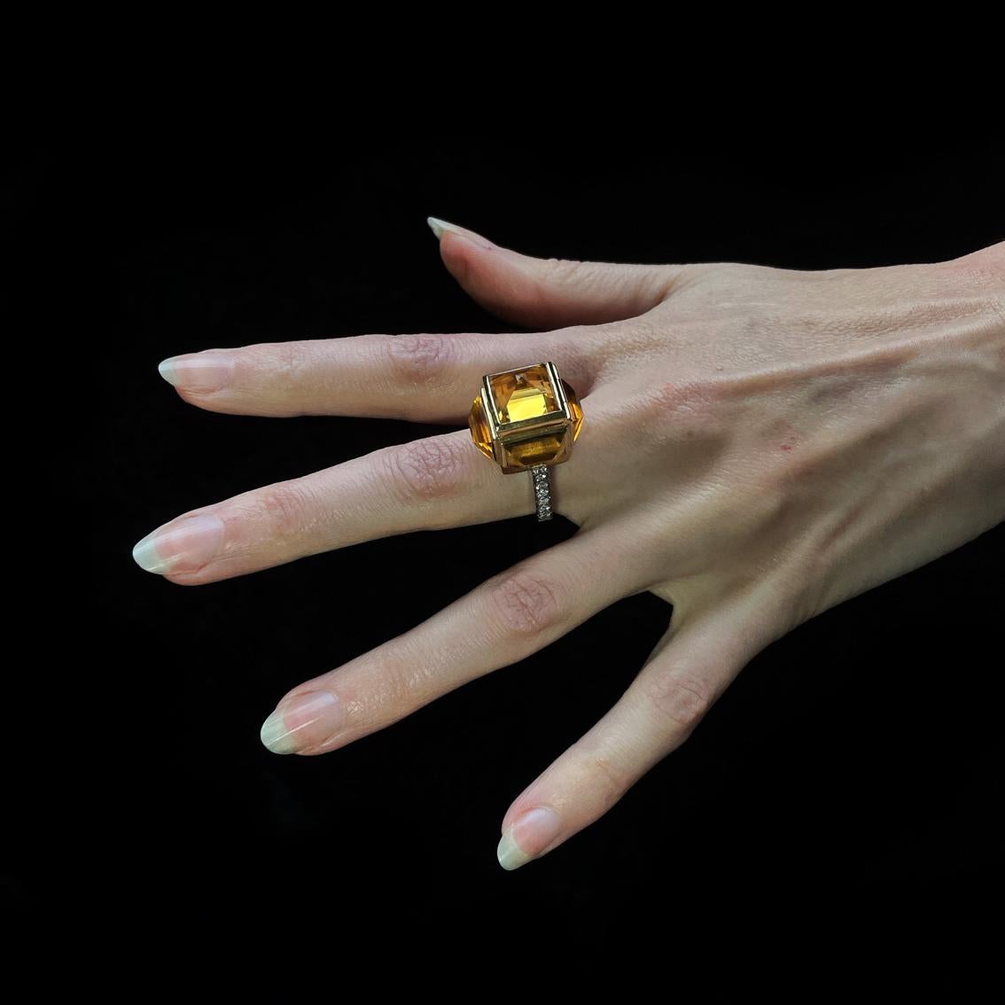 Brutalist Chamber Ring in 18 Karat Yellow and White Gold, Citrine and Diamonds For Sale 4