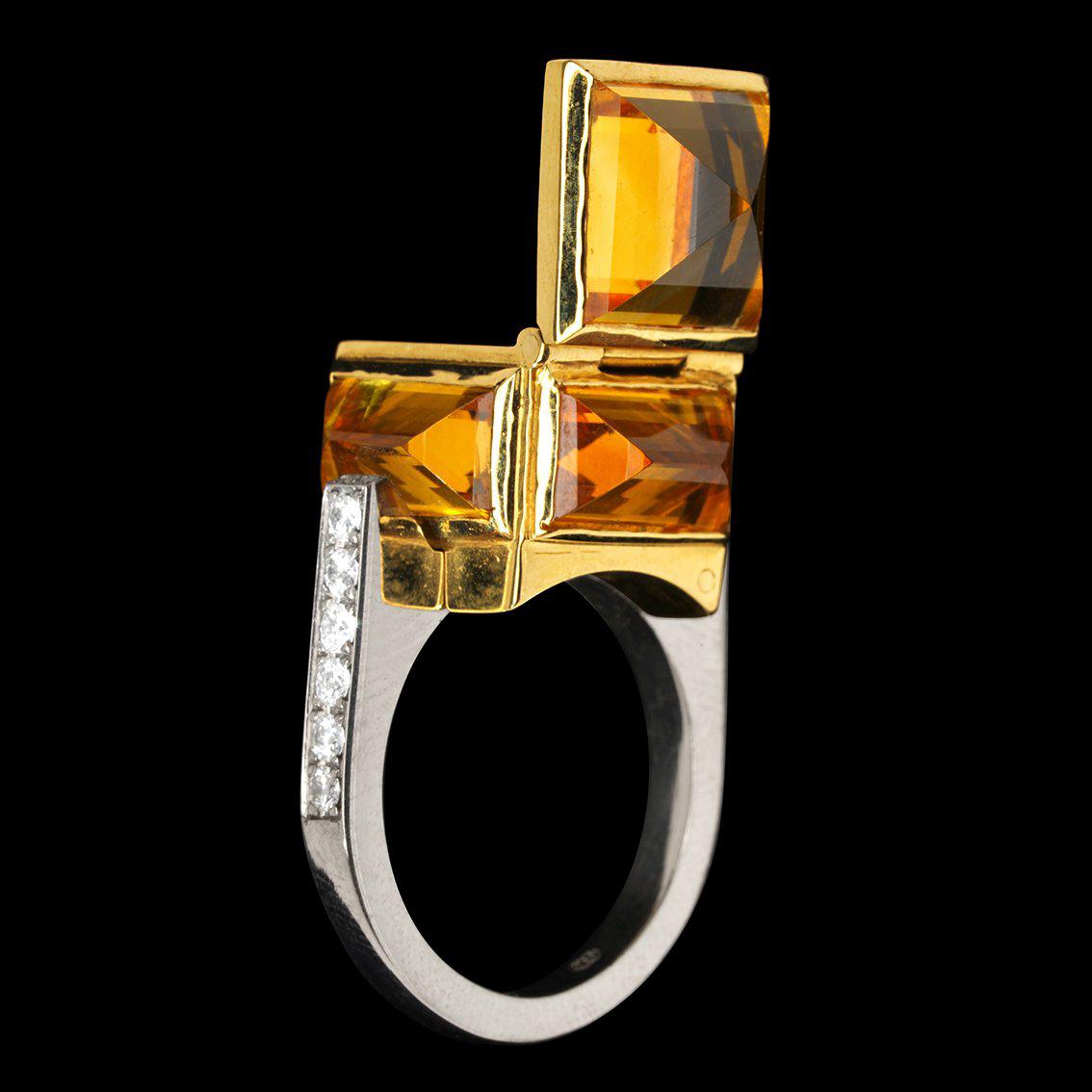 Brutalist Chamber Ring in 18 Karat Yellow and White Gold, Citrine and Diamonds For Sale 5