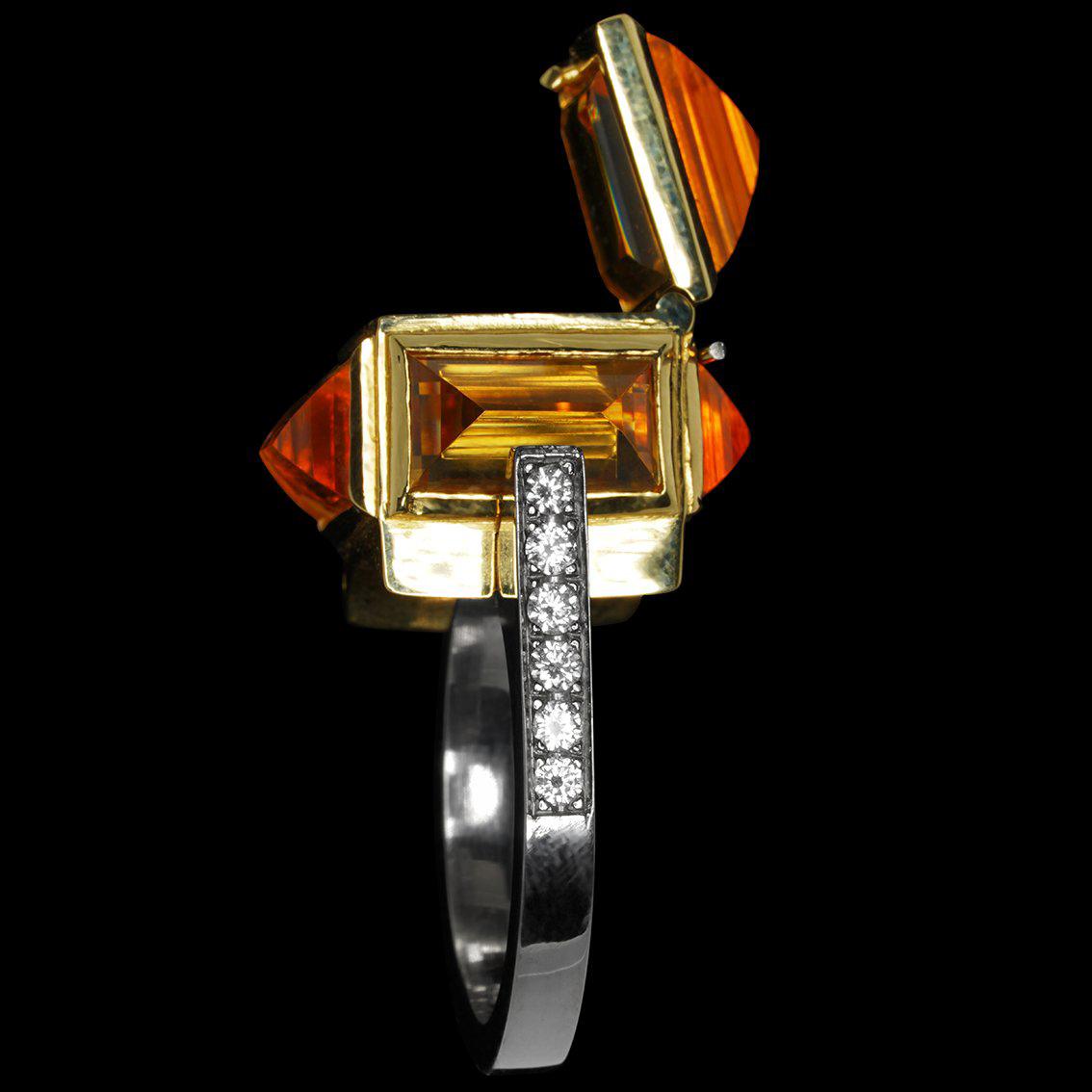 Brutalist Chamber Ring in 18 Karat Yellow and White Gold, Citrine and Diamonds For Sale 7