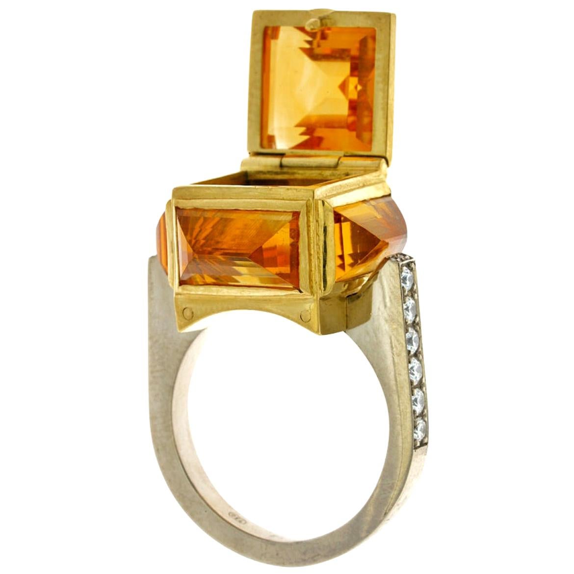 Brutalist Chamber Ring in 18 Karat Yellow and White Gold, Citrine and Diamonds For Sale