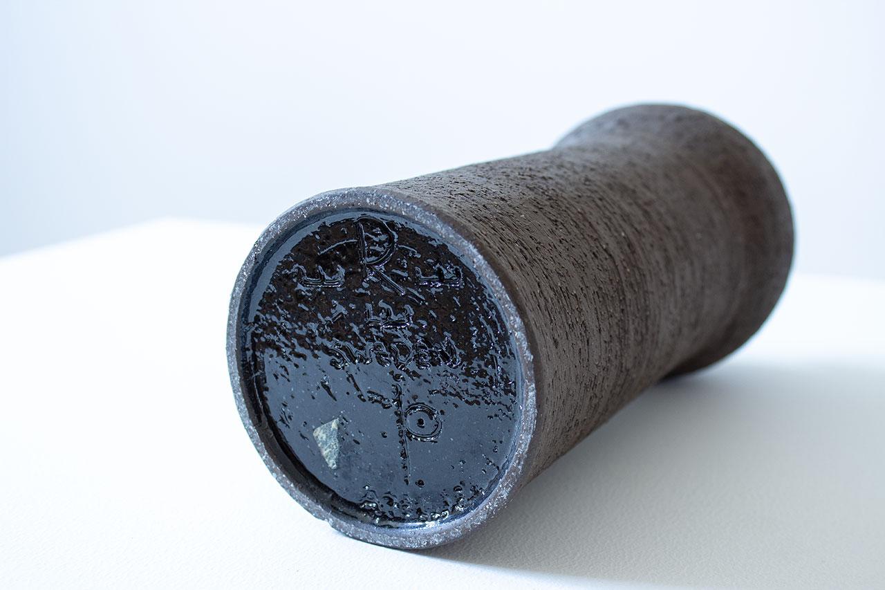 XX secolo Vaso brutalista in ceramica Chamotte di Inger Persson per Rörstrand, anni '60 in vendita