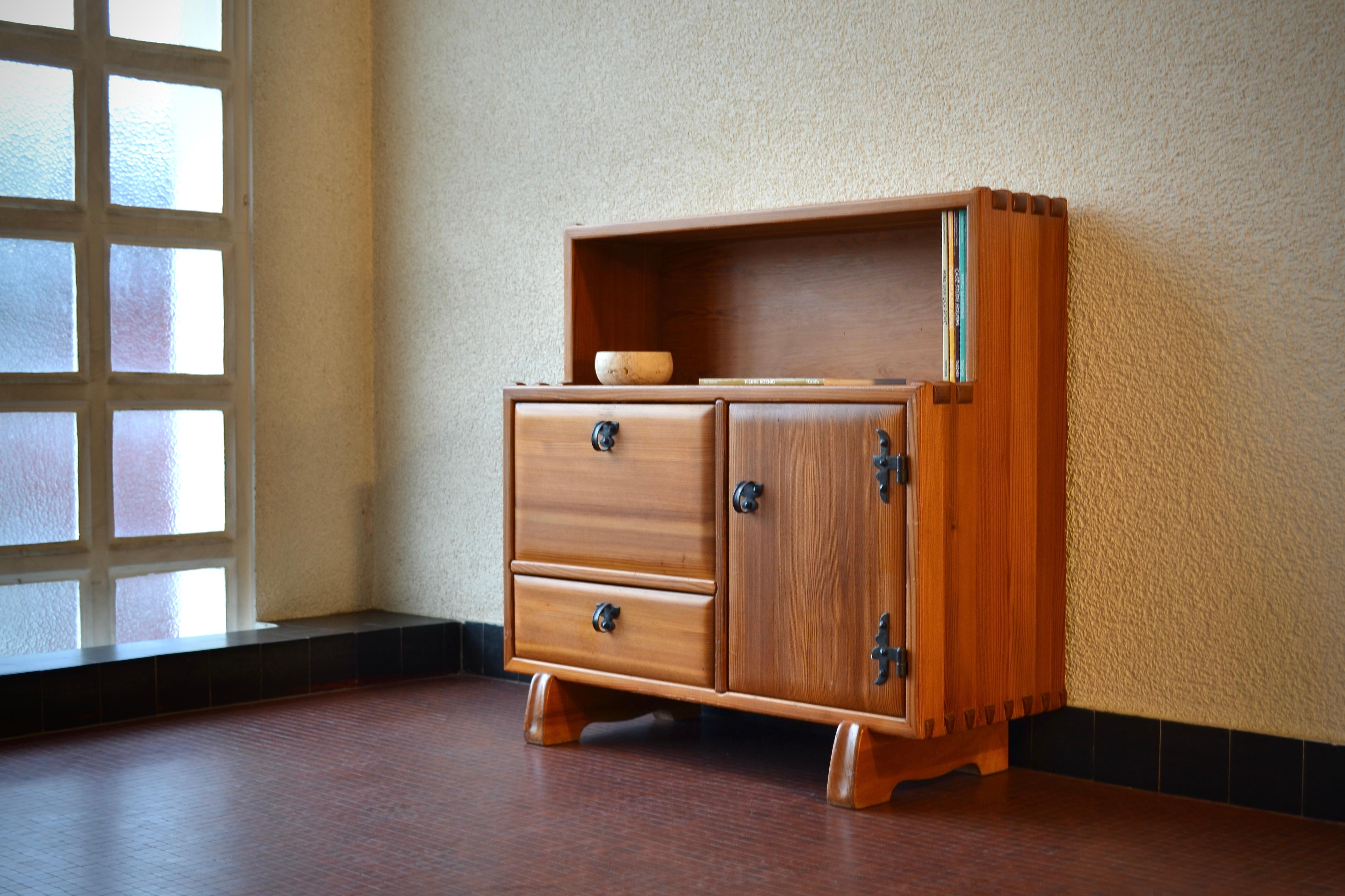 Brutalist Chest of Drawers in Solid Pine, Sproll, Switzerland, 1970s 5