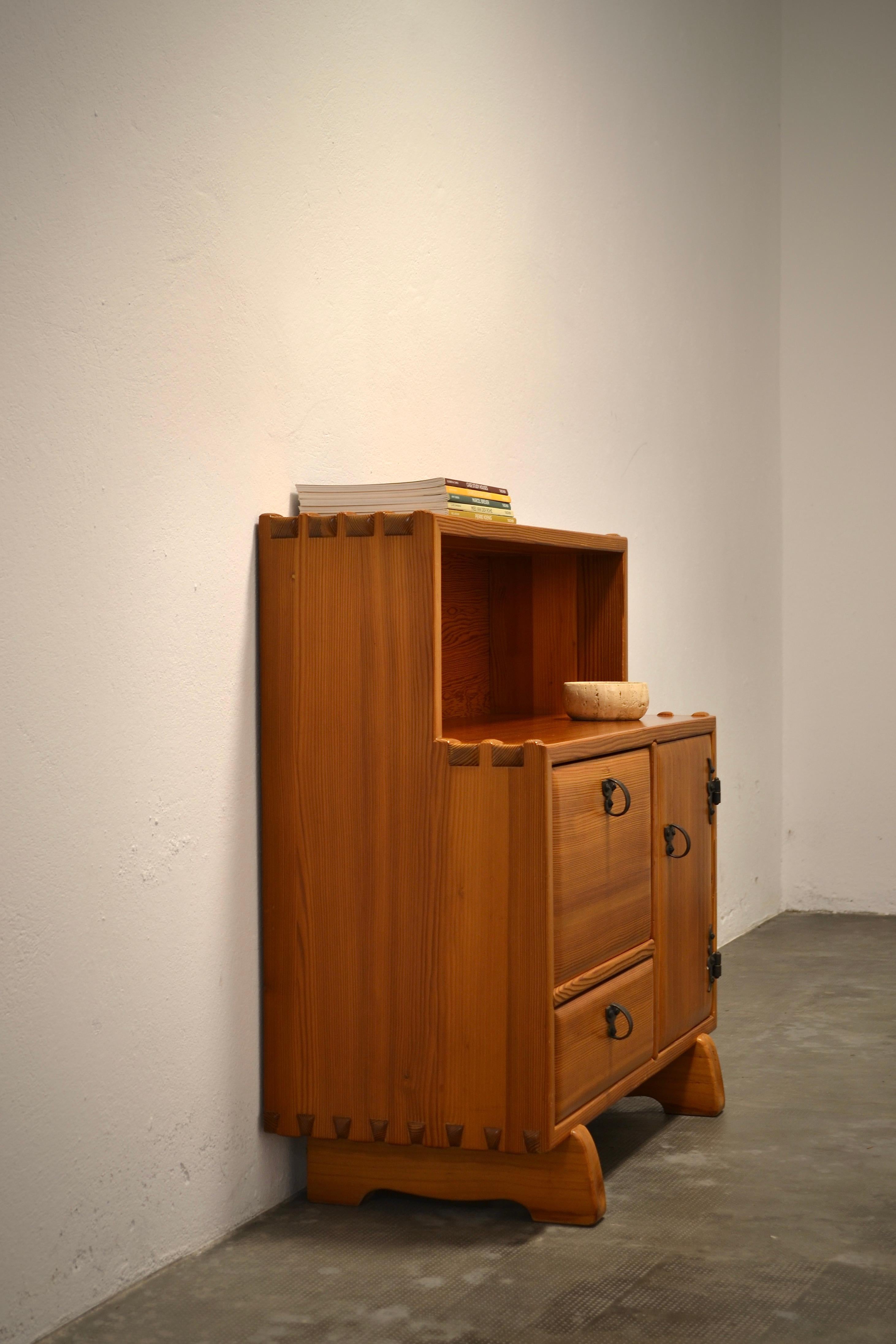 Brutalist Chest of Drawers in Solid Pine, Sproll, Switzerland, 1970s 6