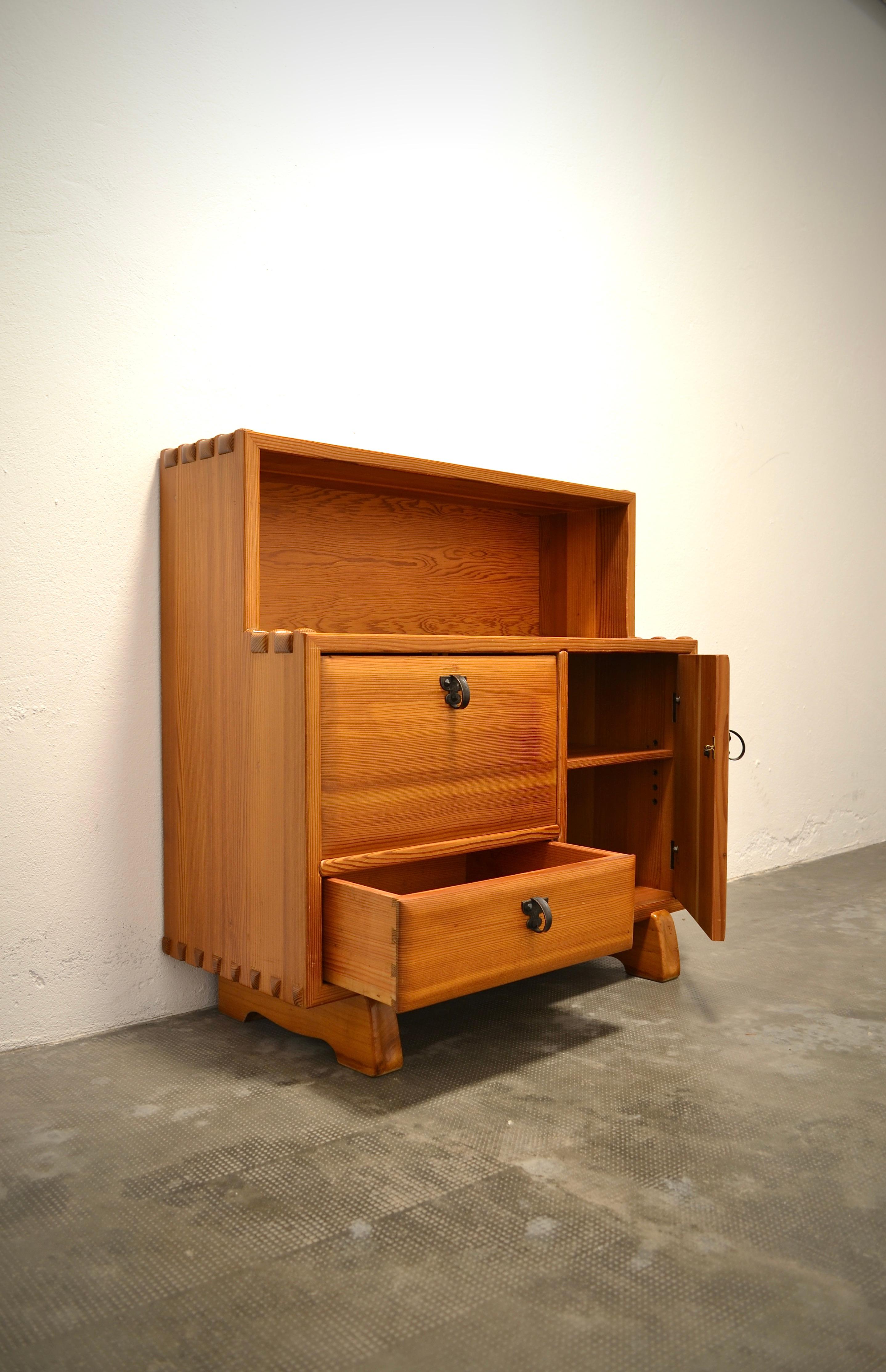 Brutalist Chest of Drawers in Solid Pine, Sproll, Switzerland, 1970s 8