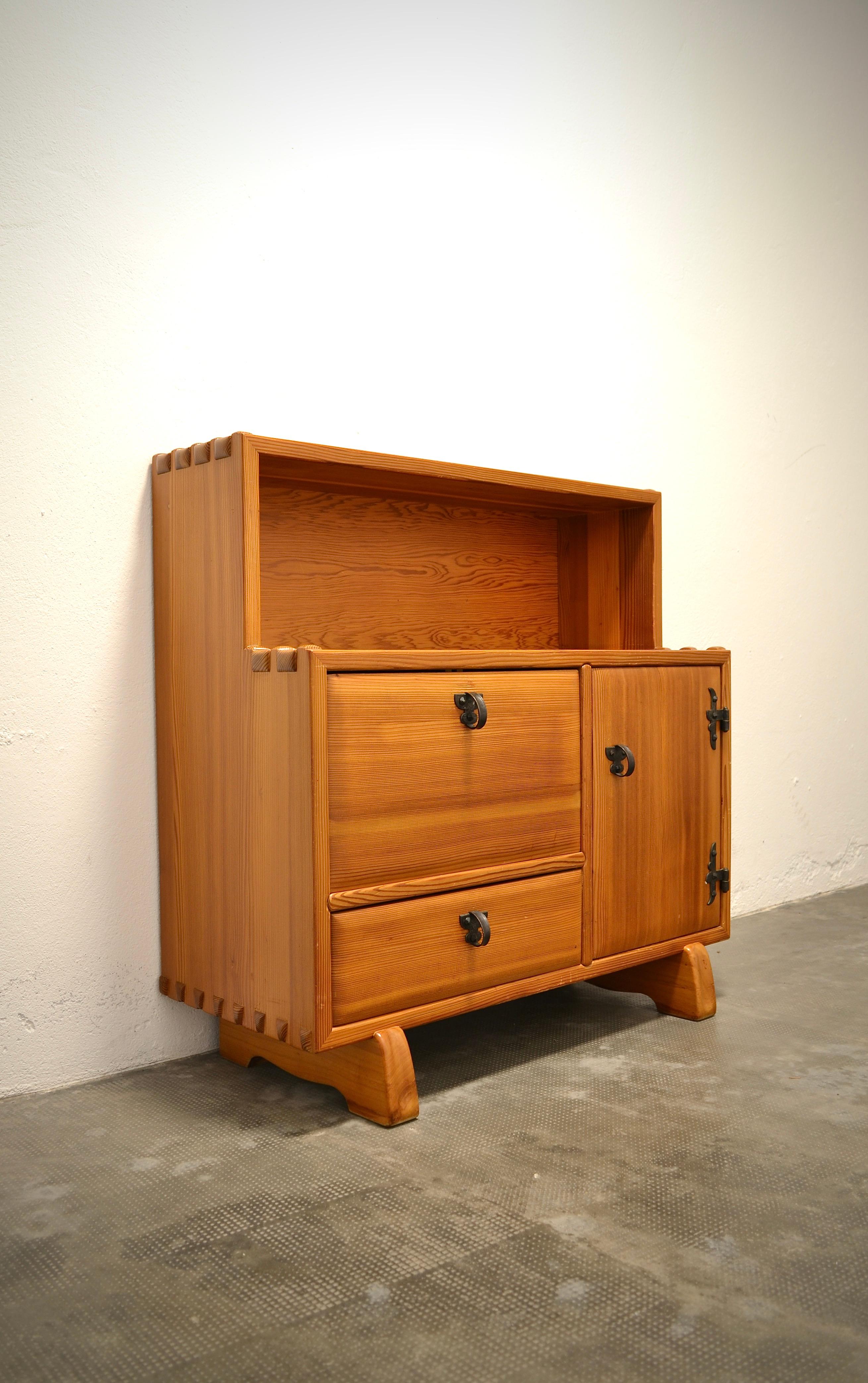 Brutalist Chest of Drawers in Solid Pine, Sproll, Switzerland, 1970s 9