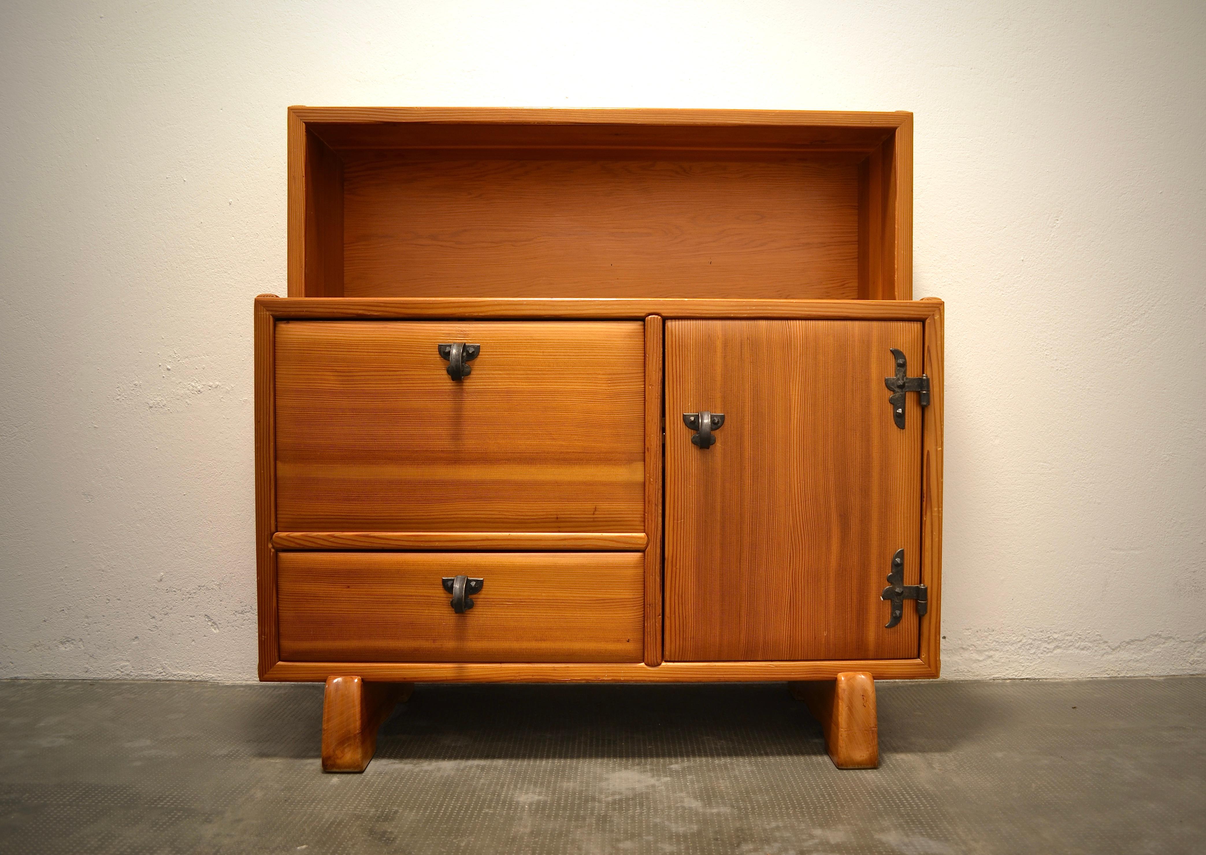 Brutalist Chest of Drawers in Solid Pine, Sproll, Switzerland, 1970s 10