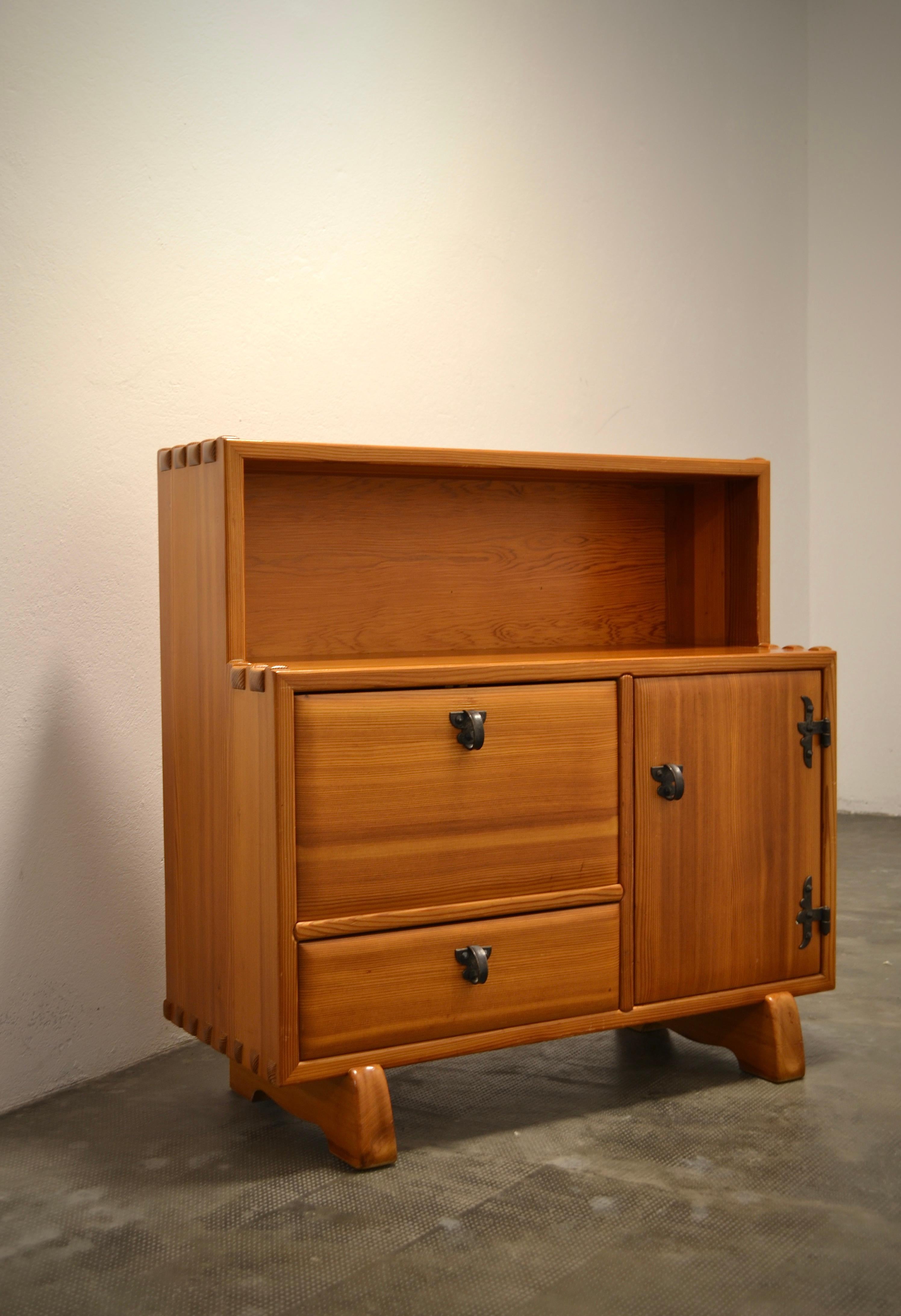 Late 20th Century Brutalist Chest of Drawers in Solid Pine, Sproll, Switzerland, 1970s