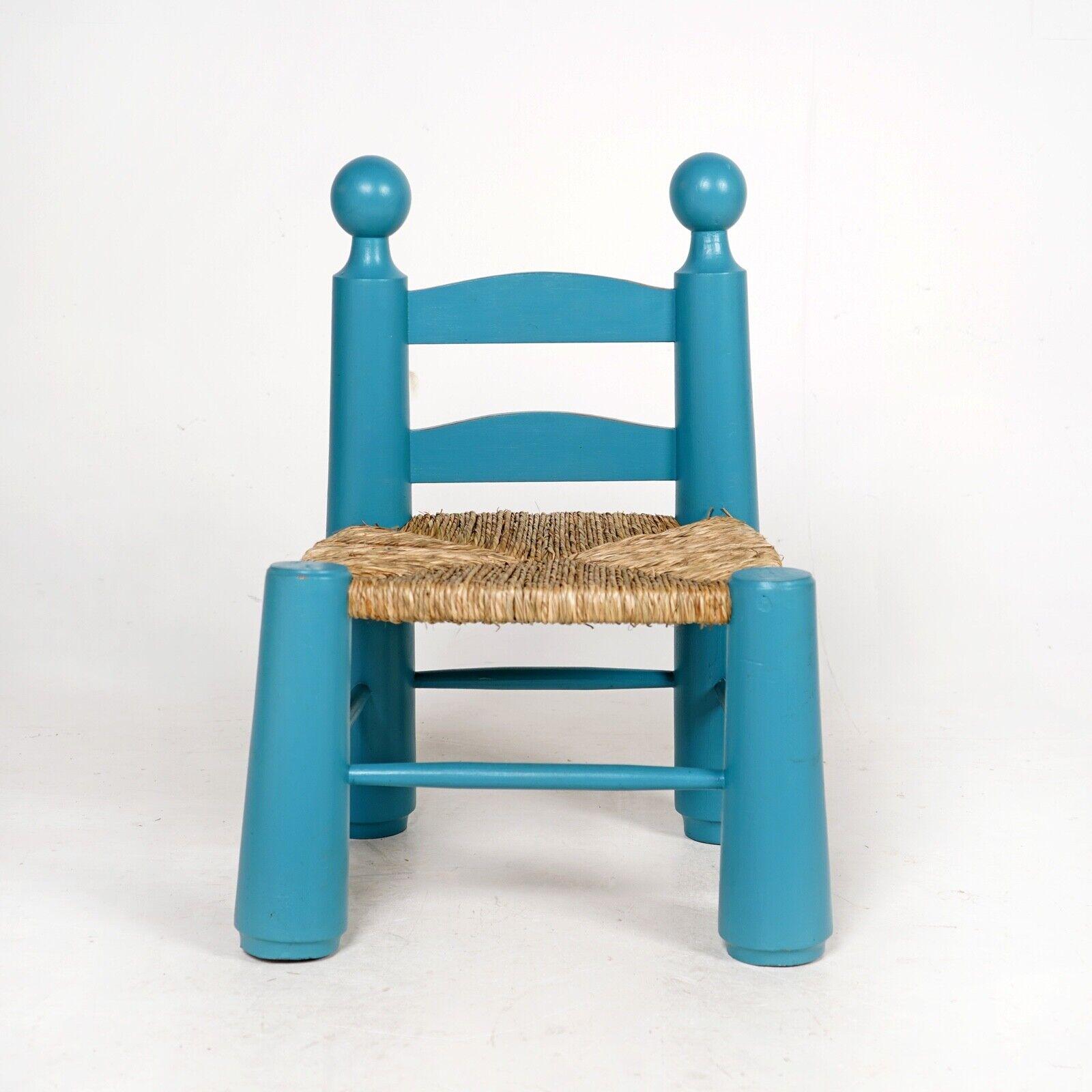 A brutalist childs chair made from solid oak with a newly woven rush seat, the wood has been painted and the chair fully refurbished.
Made in France circa 1940 designed by Charles Dudouyt.  


Dimensions

H 65cm W 46cm D 43cm SH 32.5cm
 
Condition