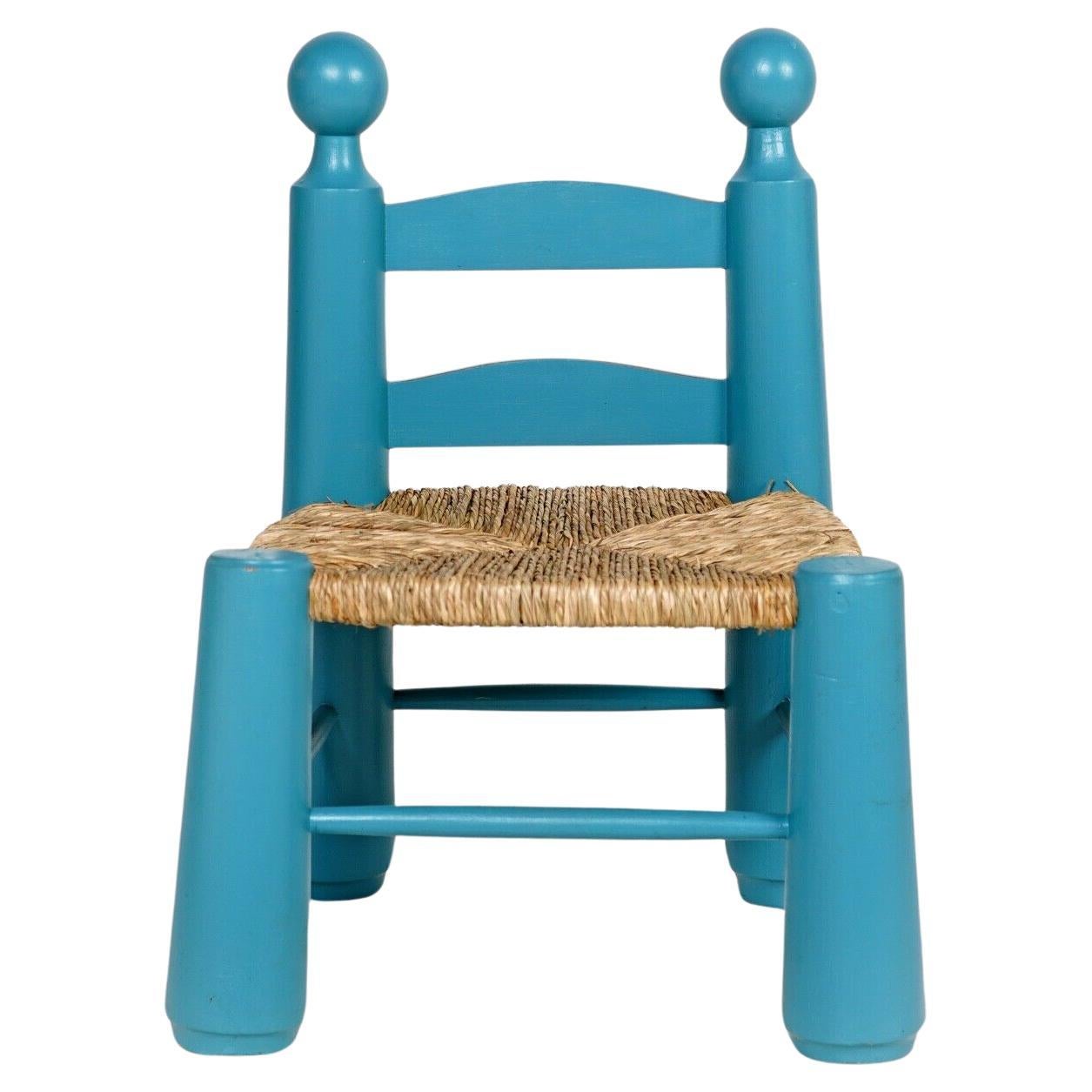 Chaise d'enfant brutaliste de Charles Dudouyt - siège en jonc bleu peint  