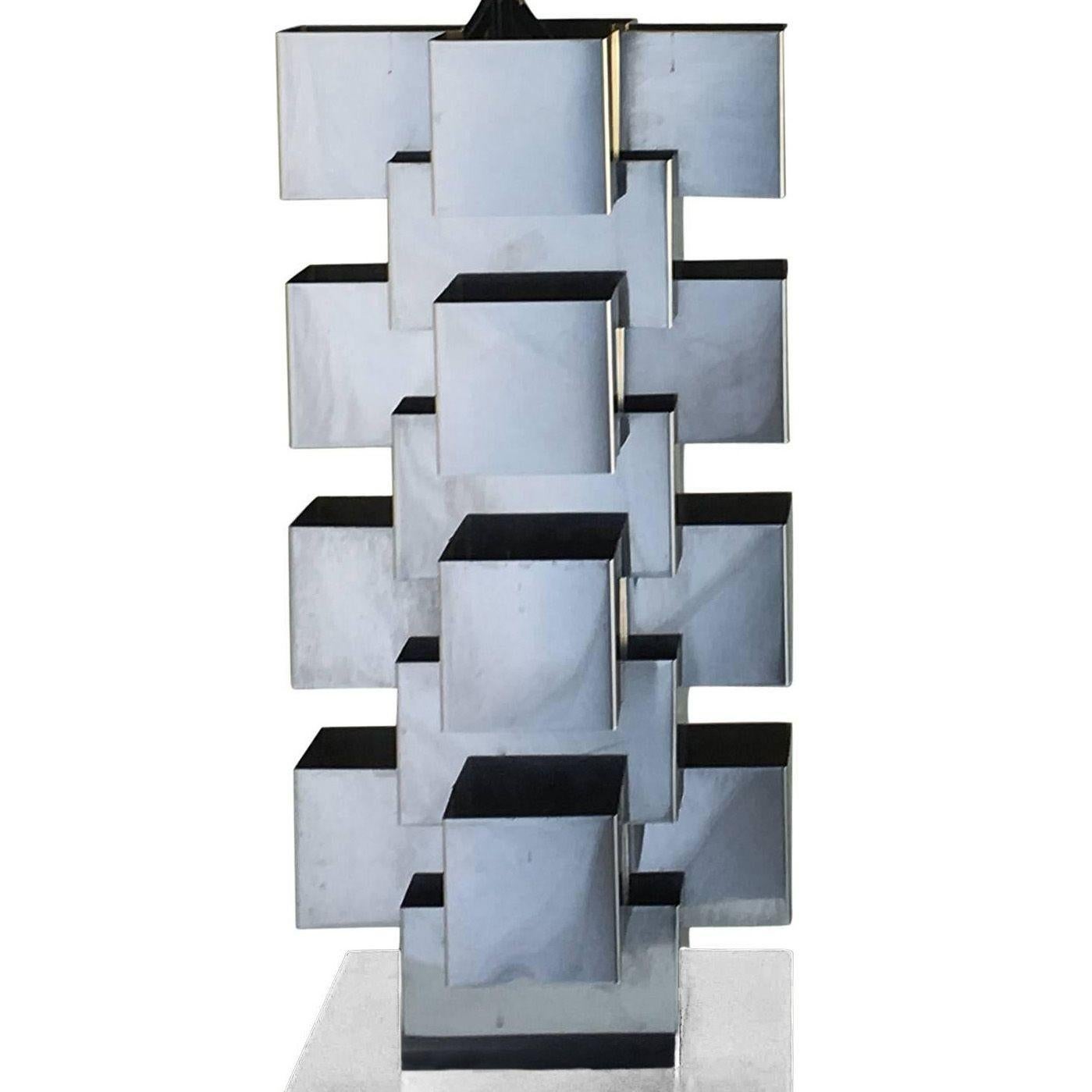 Brutalist Chrome Interlaced Column Sculpture Table Lamp by Curtis Jere In Excellent Condition For Sale In Van Nuys, CA