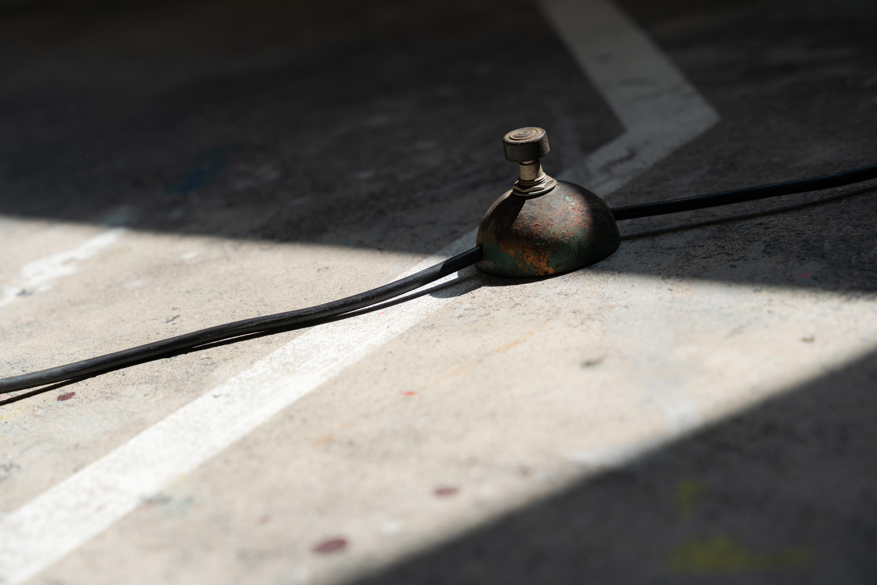 Late 20th Century Brutalist Coat Rack in Wrought Iron and Murano Glass by Poliarte, 1970's For Sale