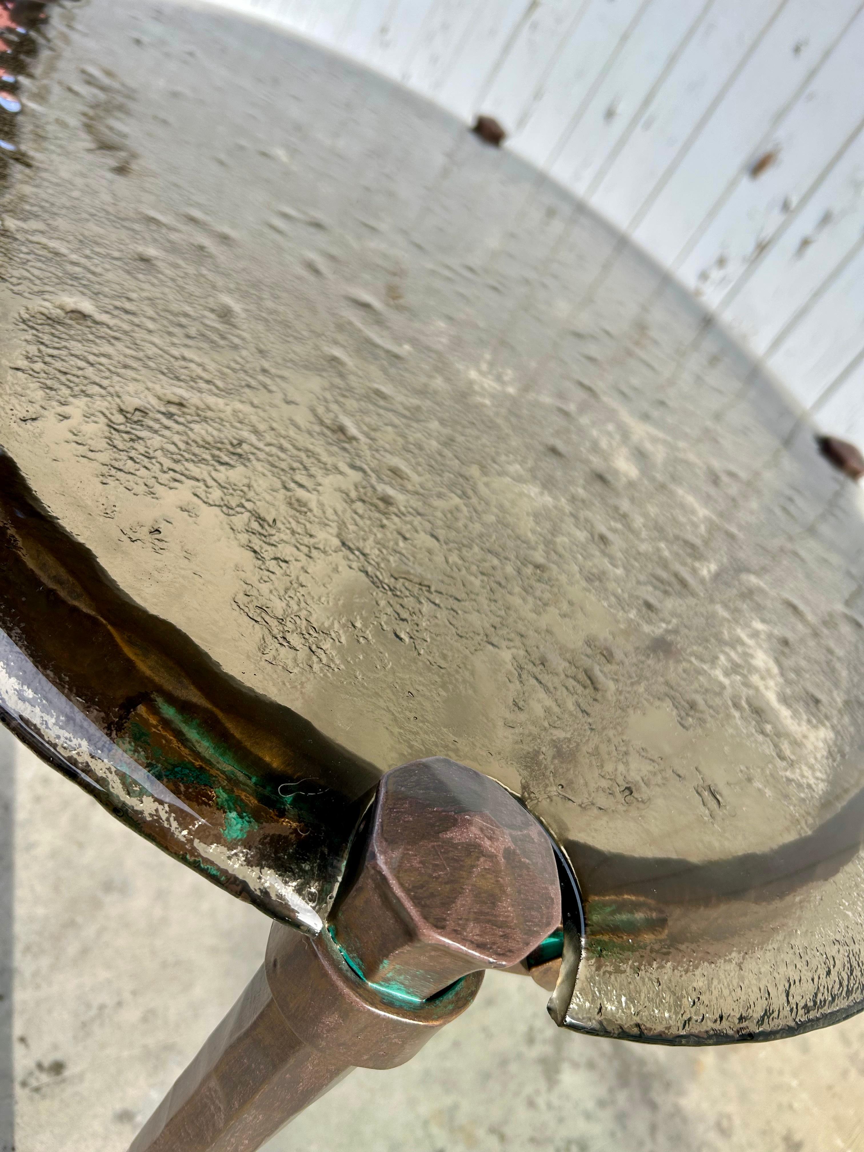 Allemand Table basse brutaliste en bronze et verre moulé par Lothar Klute, Allemagne, années 1990 en vente