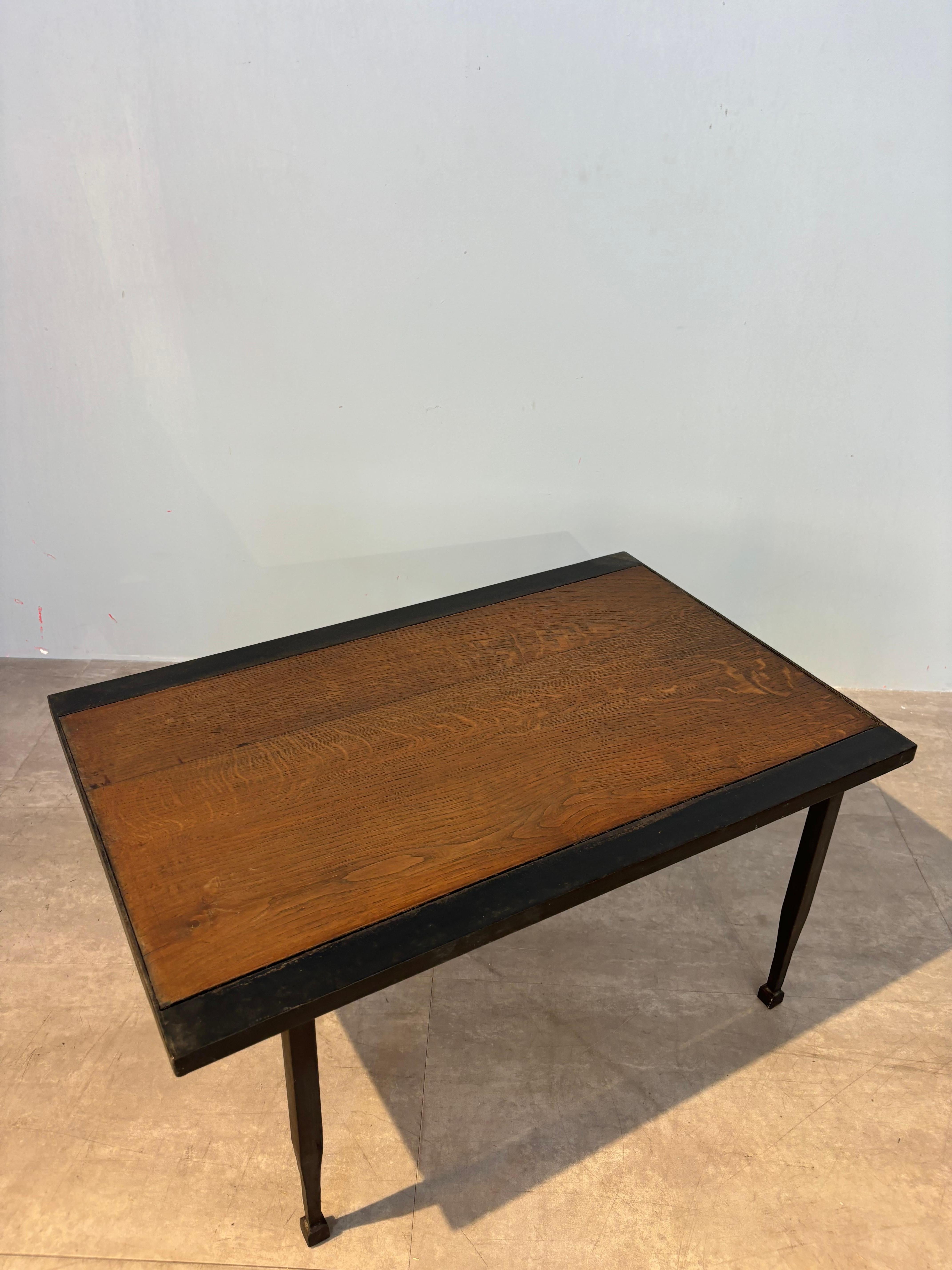 Brutalist coffee table circa 1960 In Good Condition For Sale In SAINT-OUEN-SUR-SEINE, FR