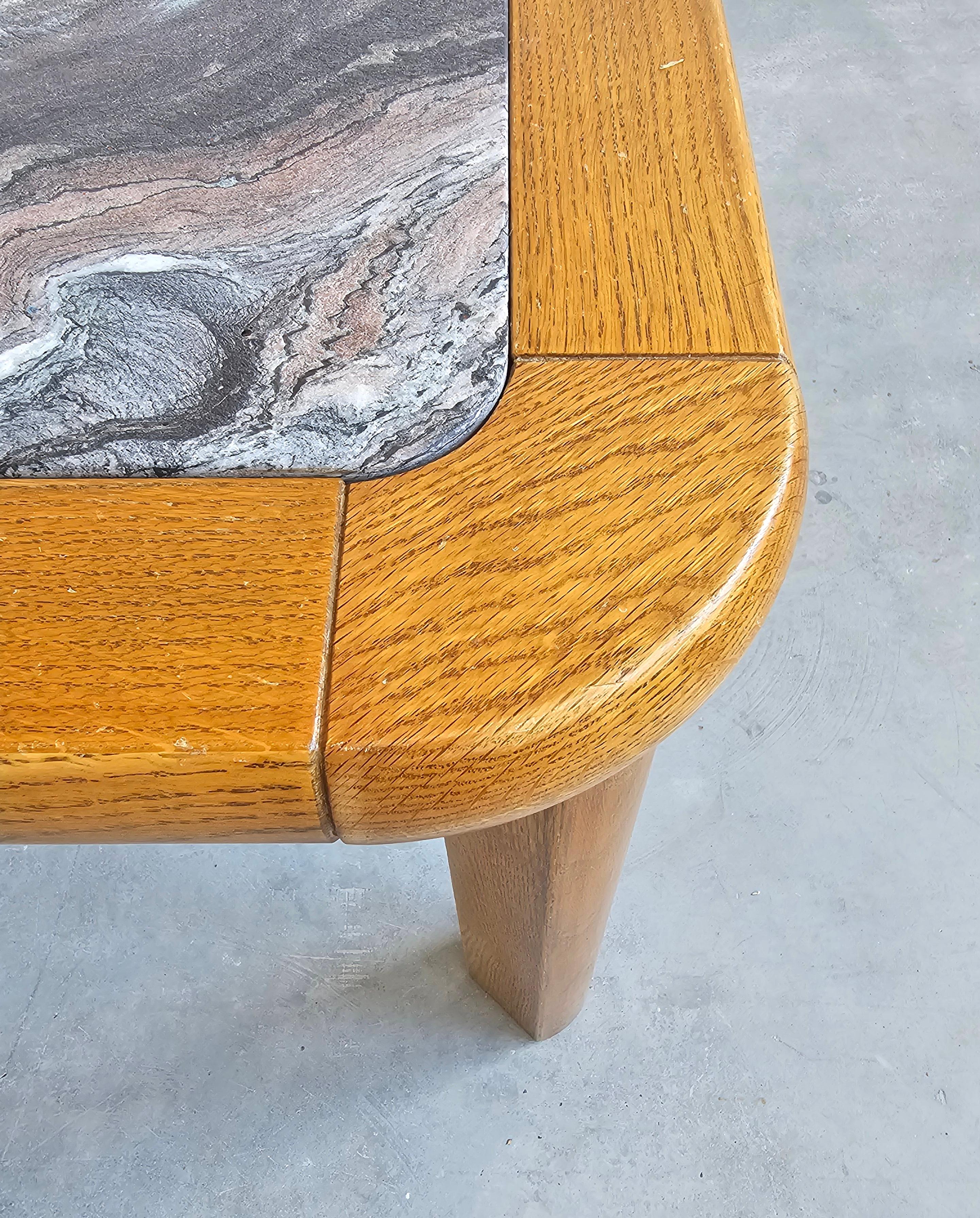 Tavolino brutalista in Oak massiccio con piano in marmo Rosso Luana, Italia 1980 in vendita 2