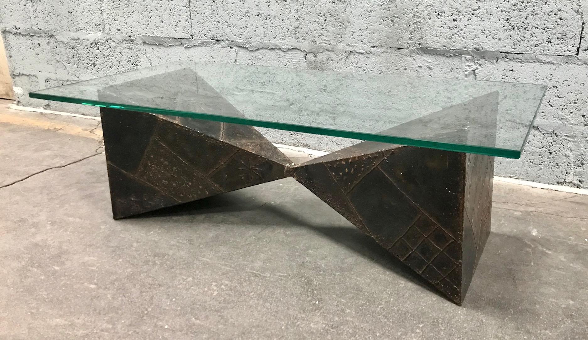 Paul Evans (1931–1987)

Modern coffee table features a beautifully patinated base.
Signed below,

Date of manufacture 1970.
