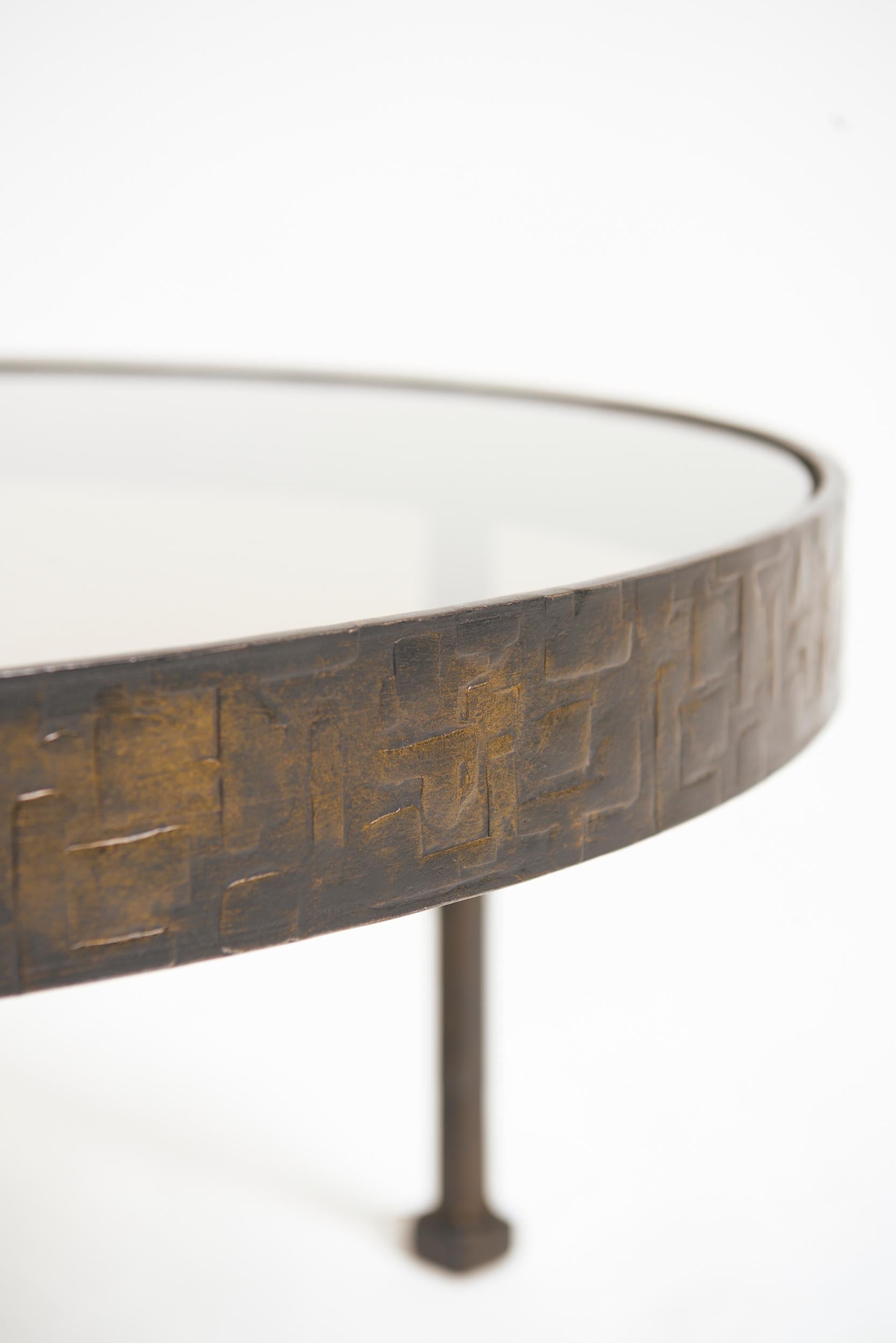 Mesa baja brutalista Vidrio en venta