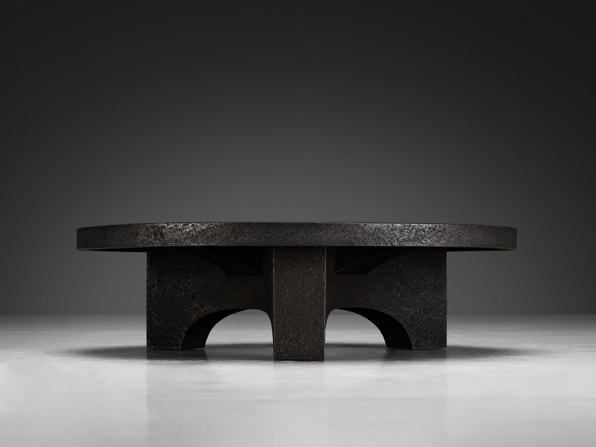 Brutalist Coffee Table in Black Stone Look Resin  In Good Condition For Sale In Waalwijk, NL