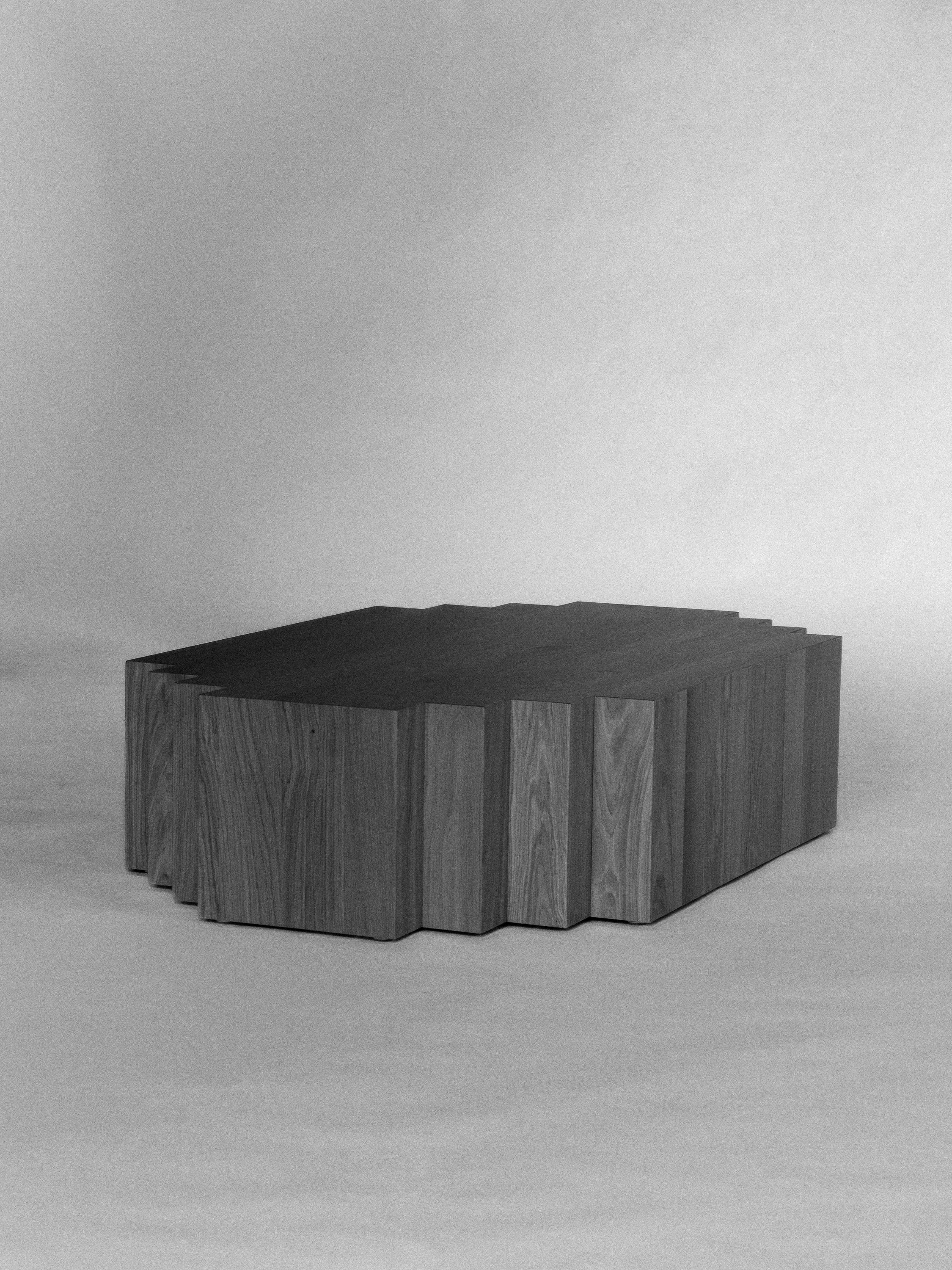 XXI secolo e contemporaneo Tavolino da caffè brutalista in massello di Oak Light naturale - Brut di Mokko in vendita