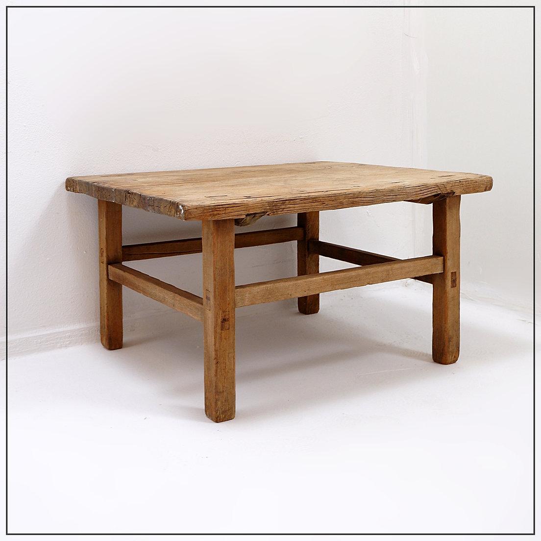 Brutalist coffee table in solid wood en vente 5