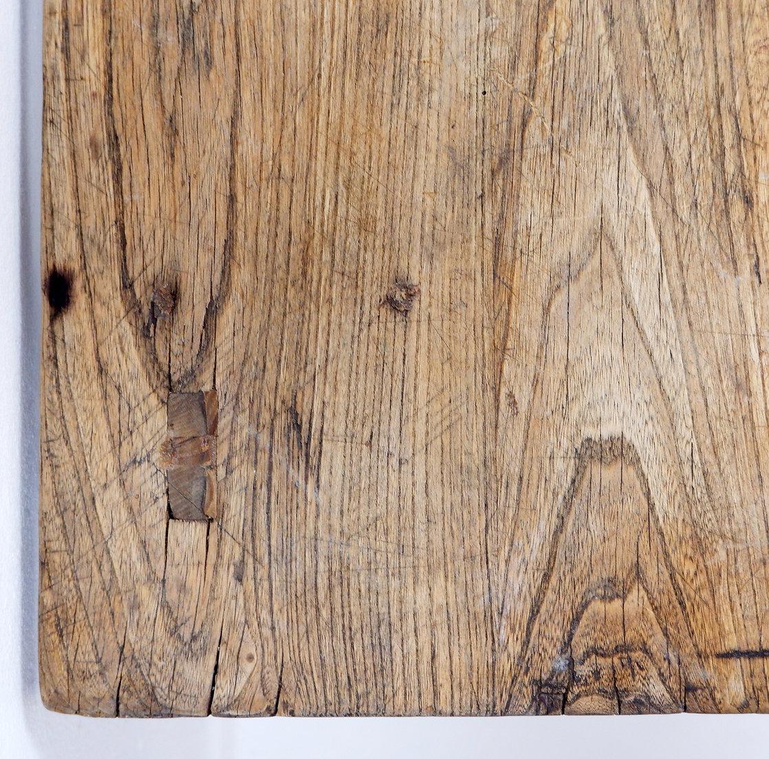 Brutalist coffee table in solid wood en vente 1