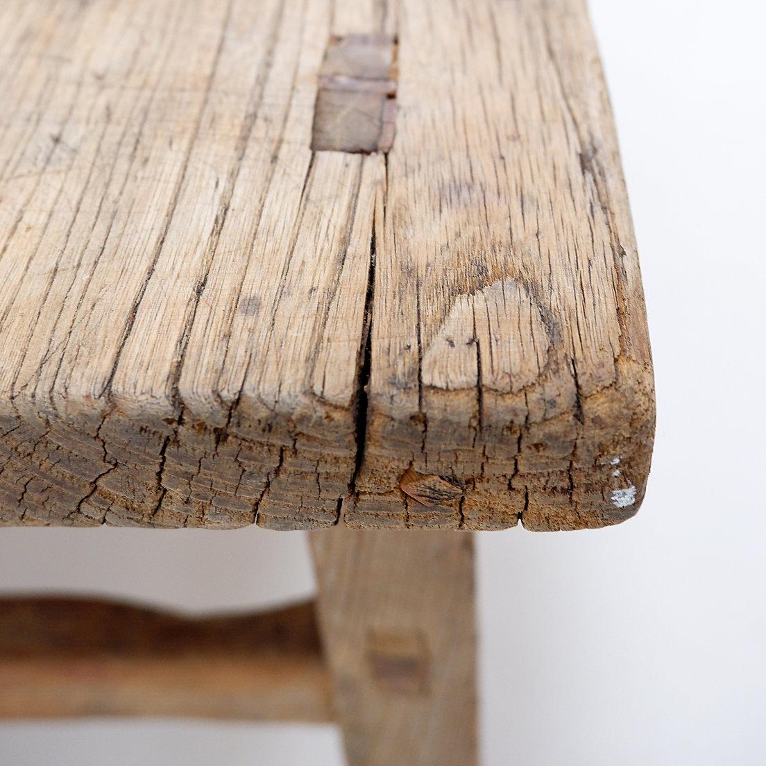 Brutalist coffee table in solid wood en vente 2