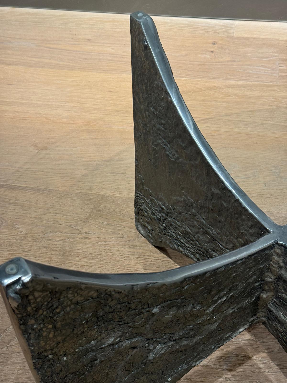 Table basse brutaliste du milieu du siècle dernier en vente 6