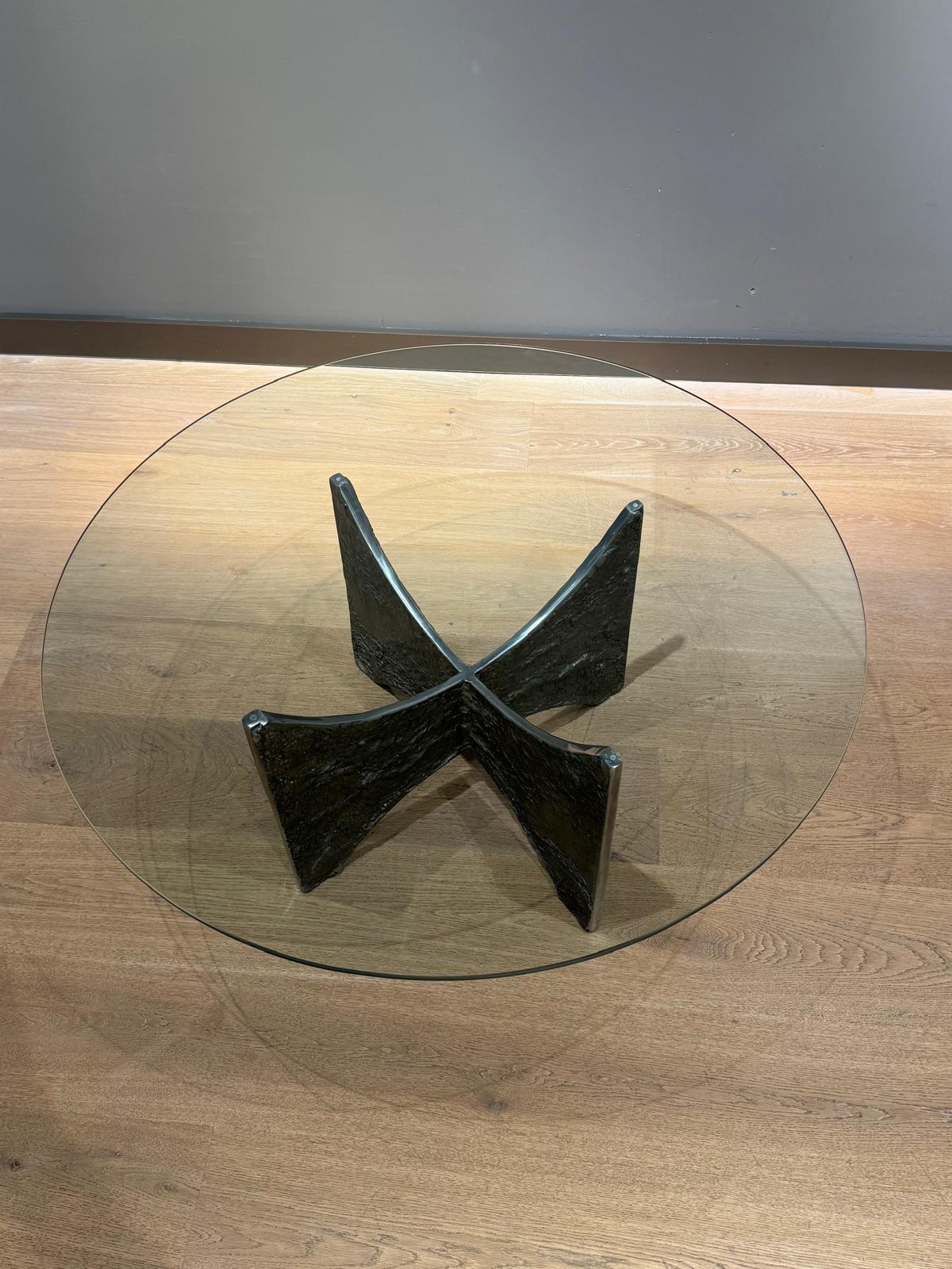 Table basse brutaliste du milieu du siècle dernier en vente 10
