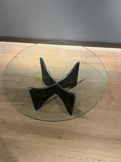 Table basse brutaliste du milieu du siècle dernier