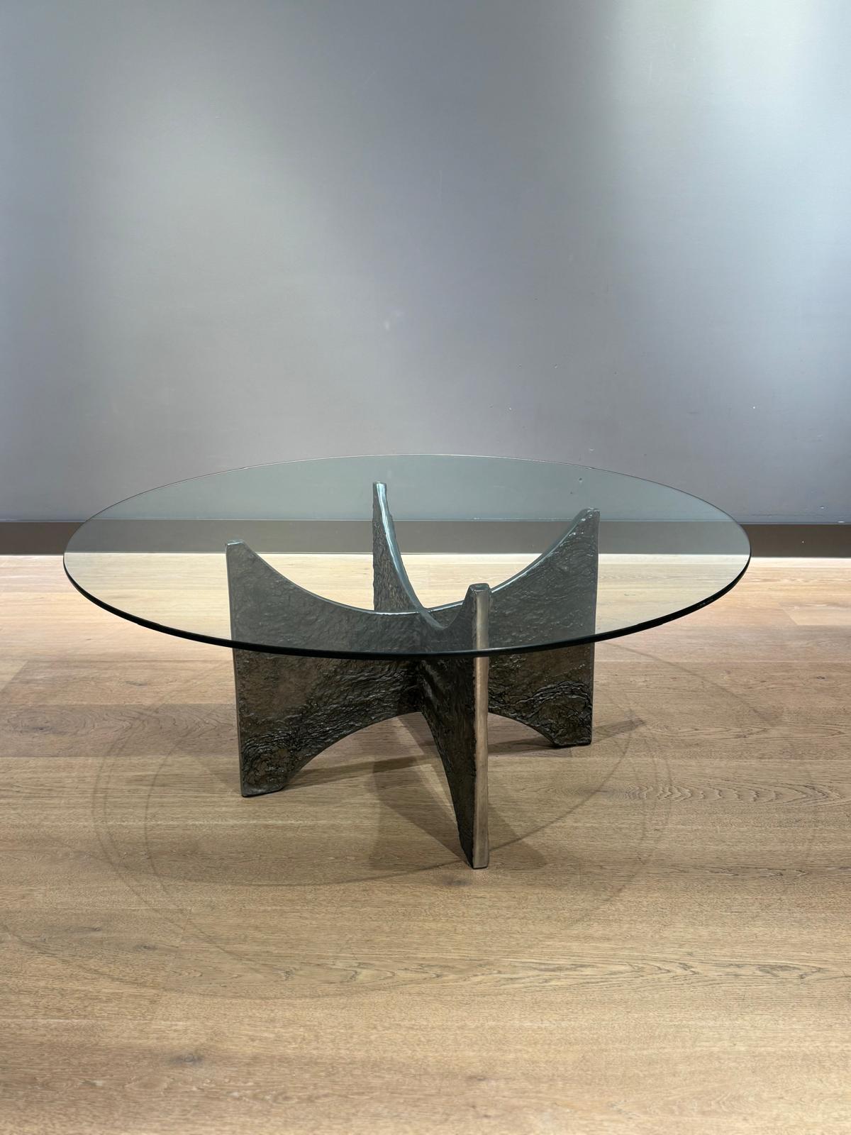 Brutalisme Table basse brutaliste du milieu du siècle dernier en vente