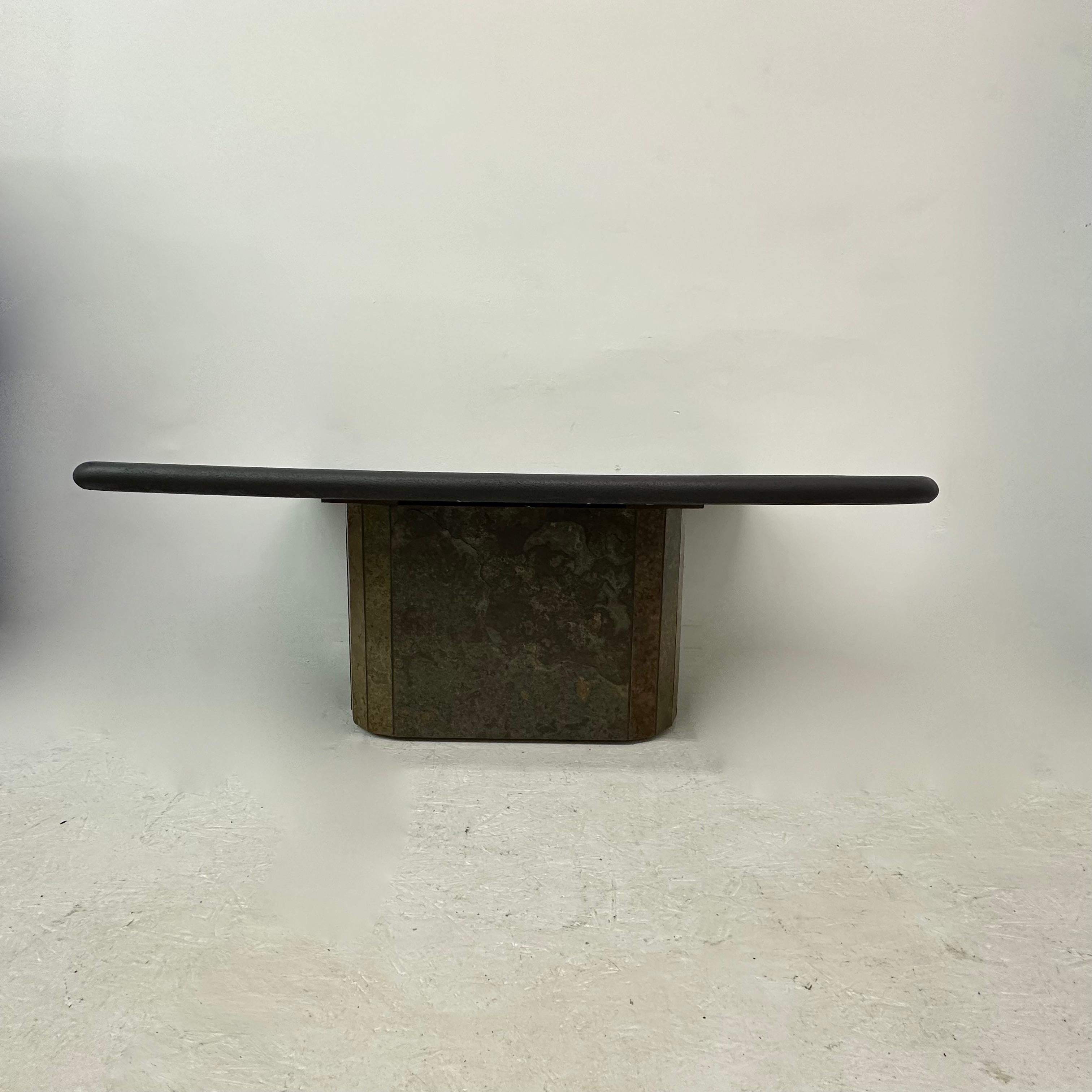 Brutalist coffee table natural stone , 1970’s In Good Condition For Sale In Delft, NL