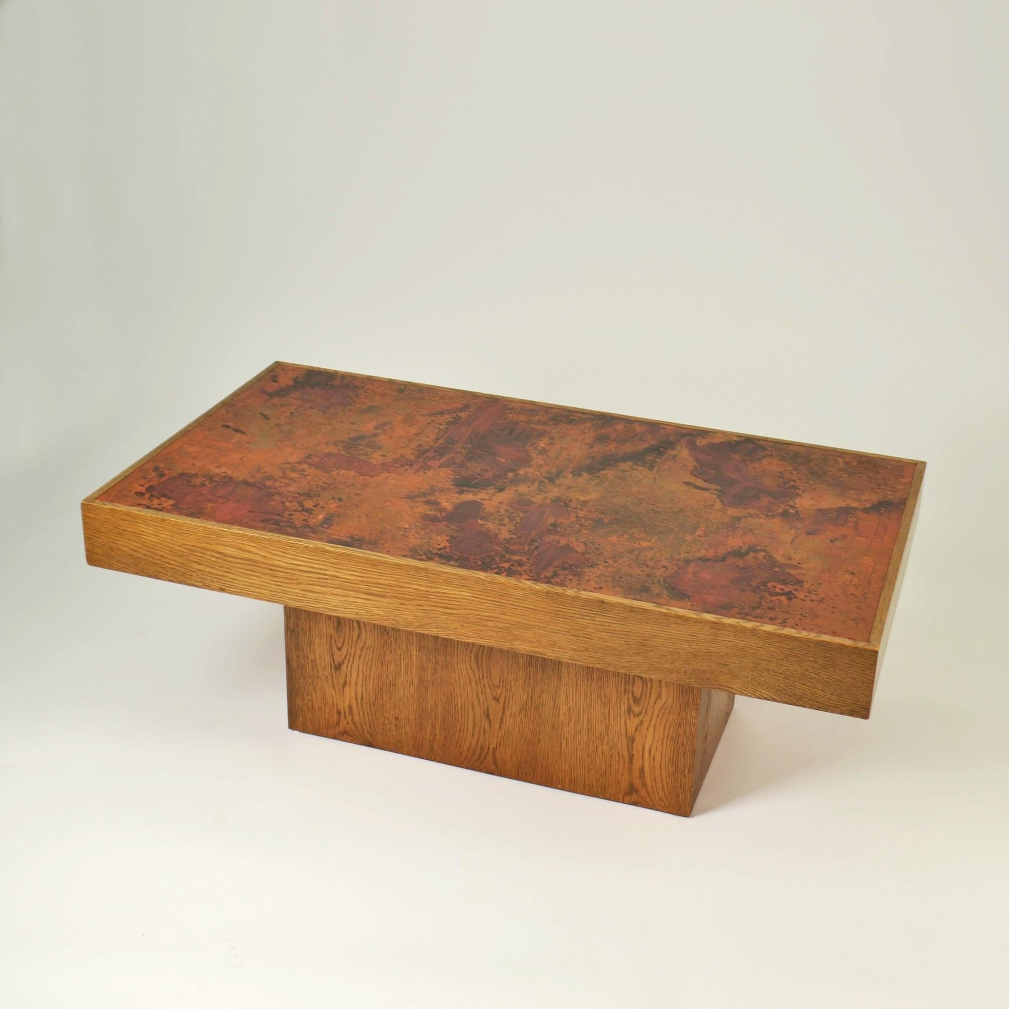 Mid-Century Modern Table basse brutaliste avec plateau en cuivre gravé par Bernhard Rohne en vente