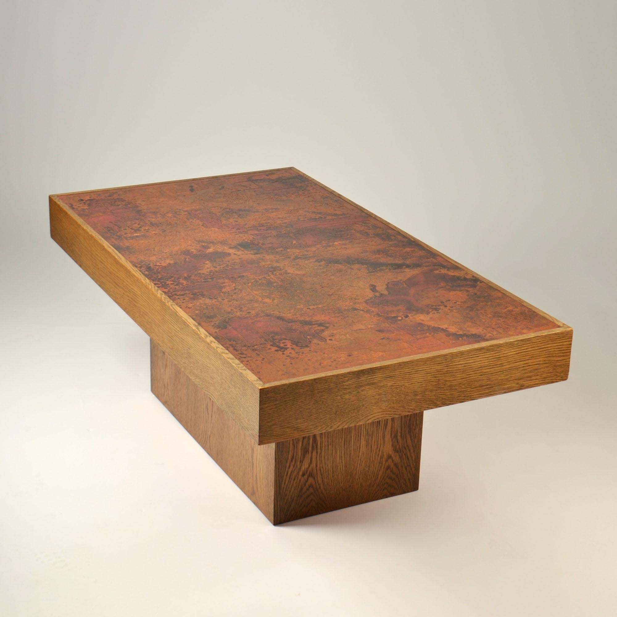 Allemand Table basse brutaliste avec plateau en cuivre gravé par Bernhard Rohne en vente
