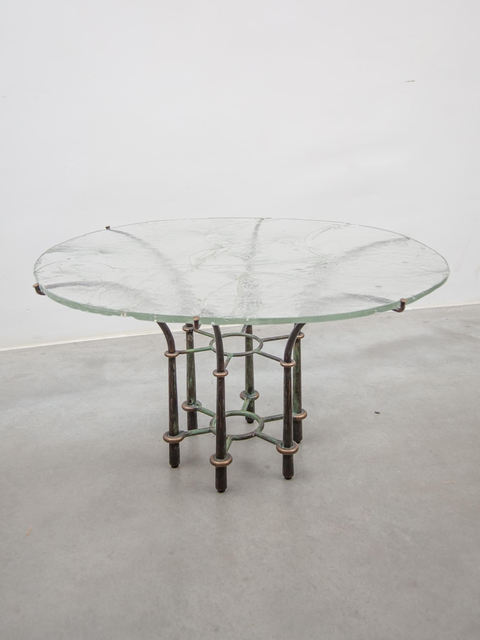 Brutalistischer Couchtisch mit schwebender Glasplatte von Lothar Klute, Deutschland, 1980er Jahre im Angebot 4