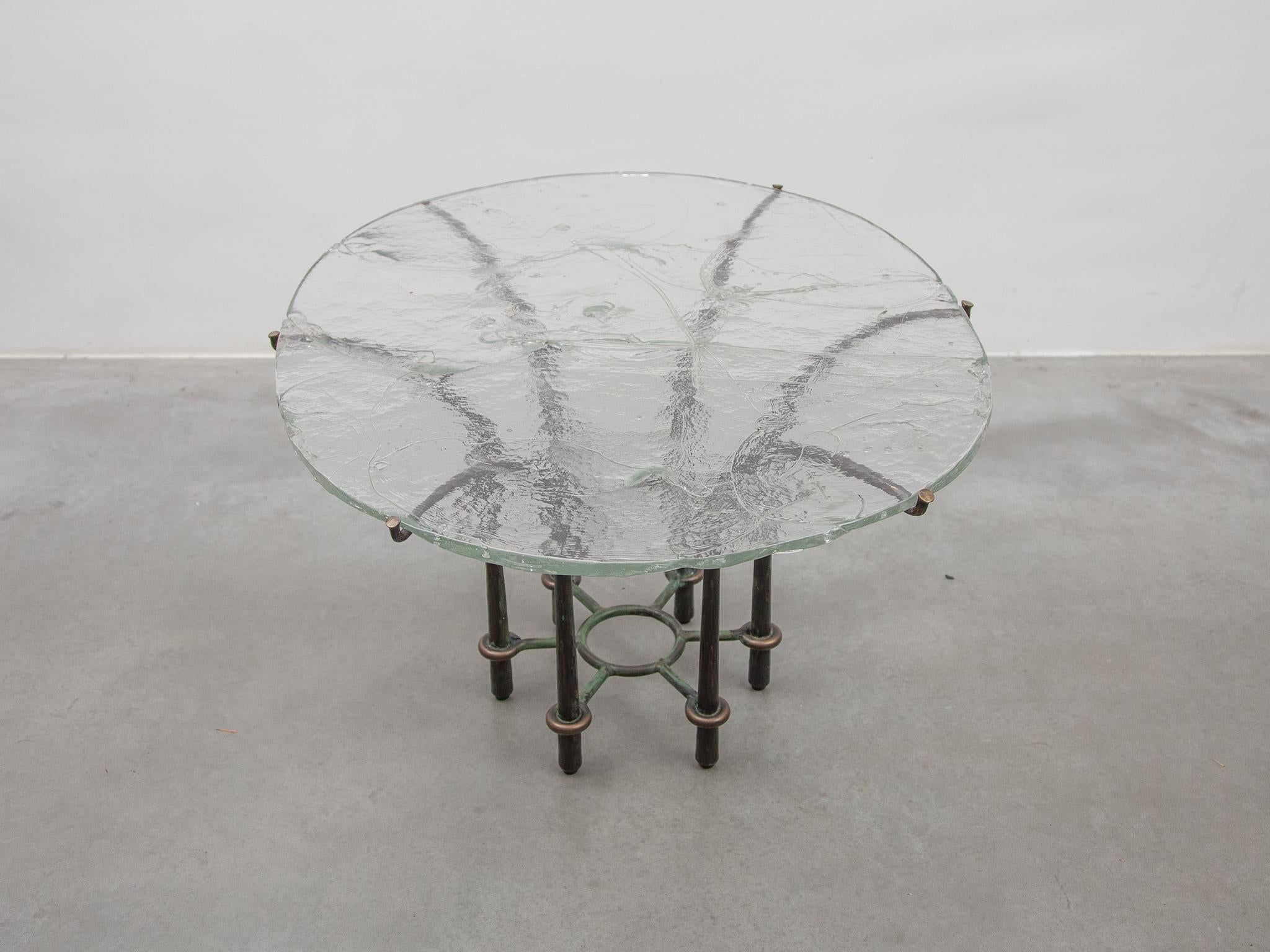 Brutalistischer Couchtisch mit schwebender Glasplatte von Lothar Klute, Deutschland, 1980er Jahre (Brutalismus) im Angebot