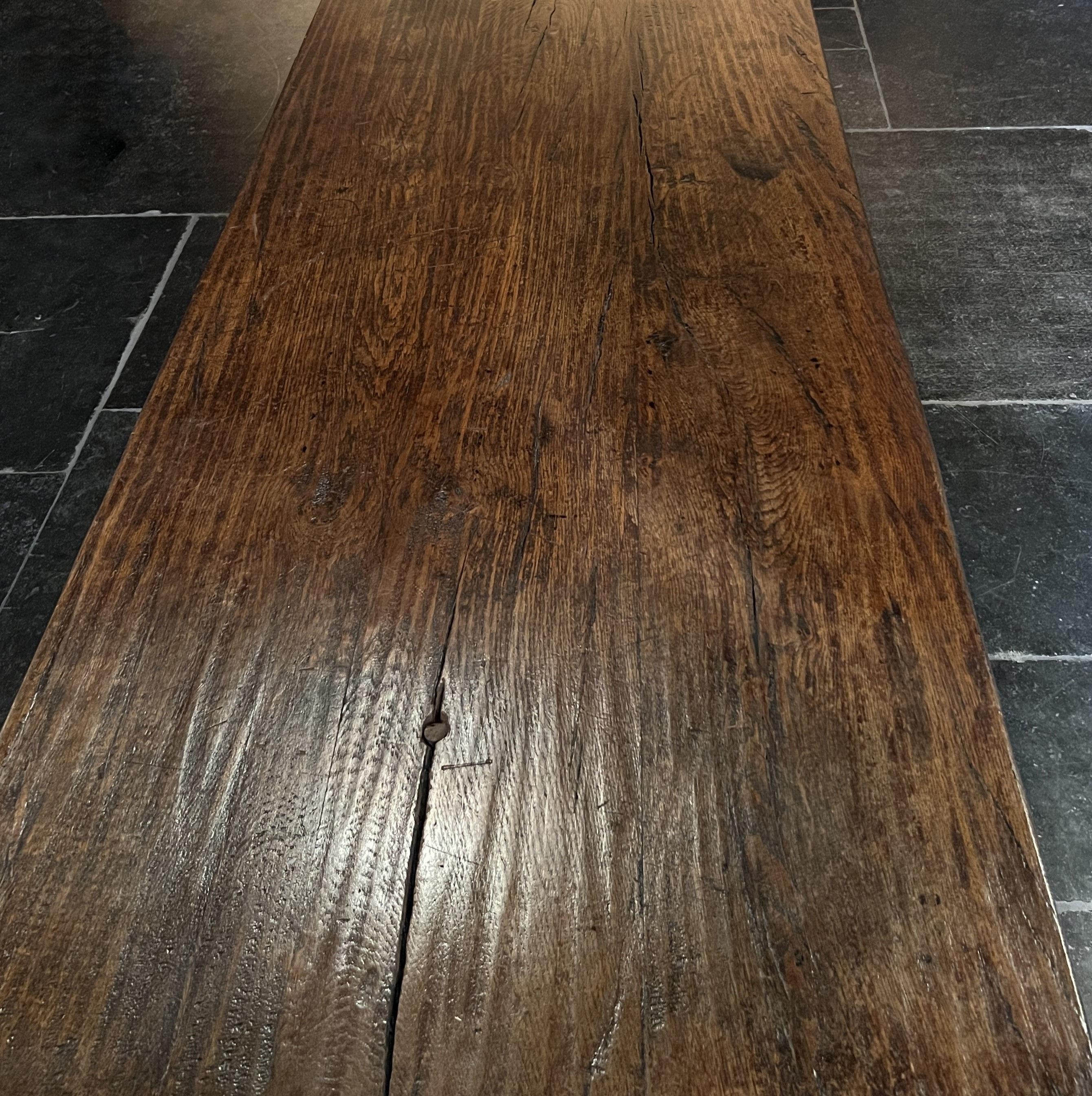 Belge Table basse brutaliste en vente