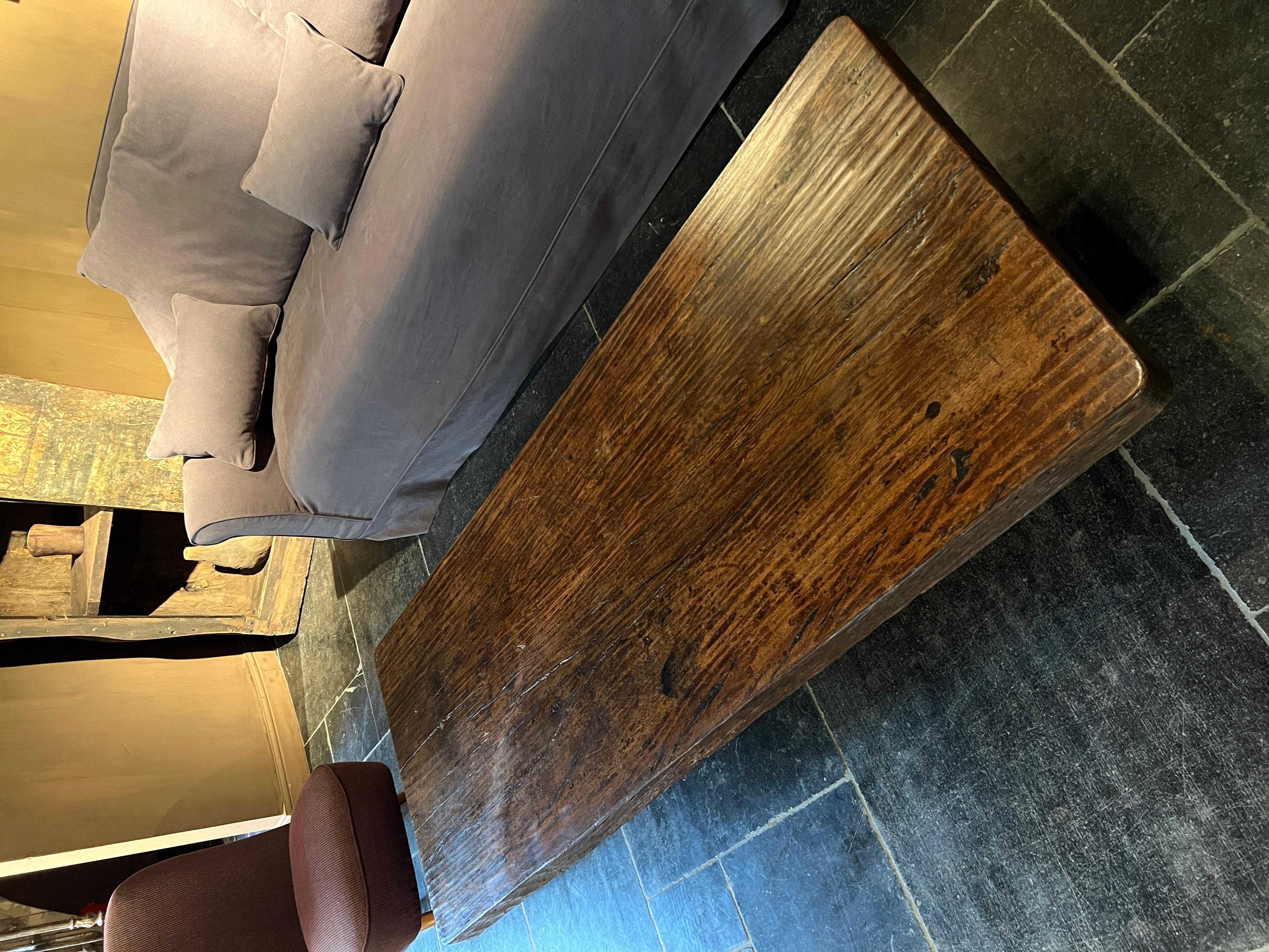 Table basse brutaliste en vente 1