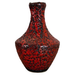 Vase brutaliste en poterie colorée rouge et noire Fabriqué par Silberdistel, Allemagne de l'Ouest, 1970