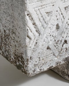 Jardinière en béton de style brutaliste
