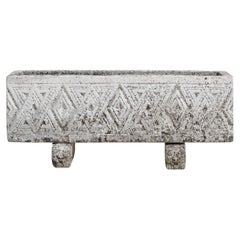 Jardinière en béton de style brutaliste