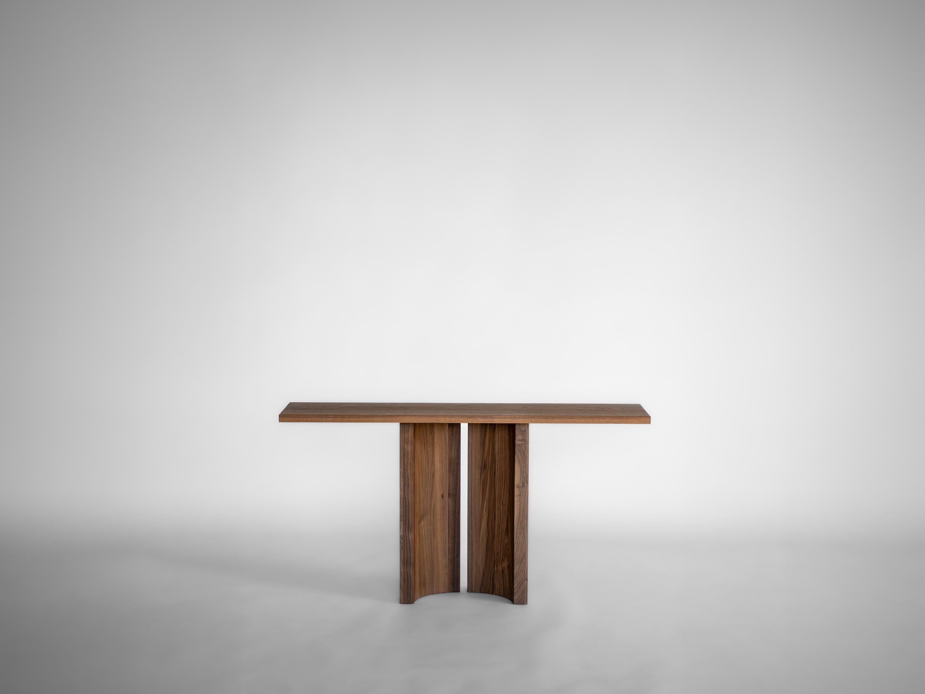 Consola Brutalista en Sólido Roble Europeo Marrón Cálido - Aperta by Mokko Holandés en venta