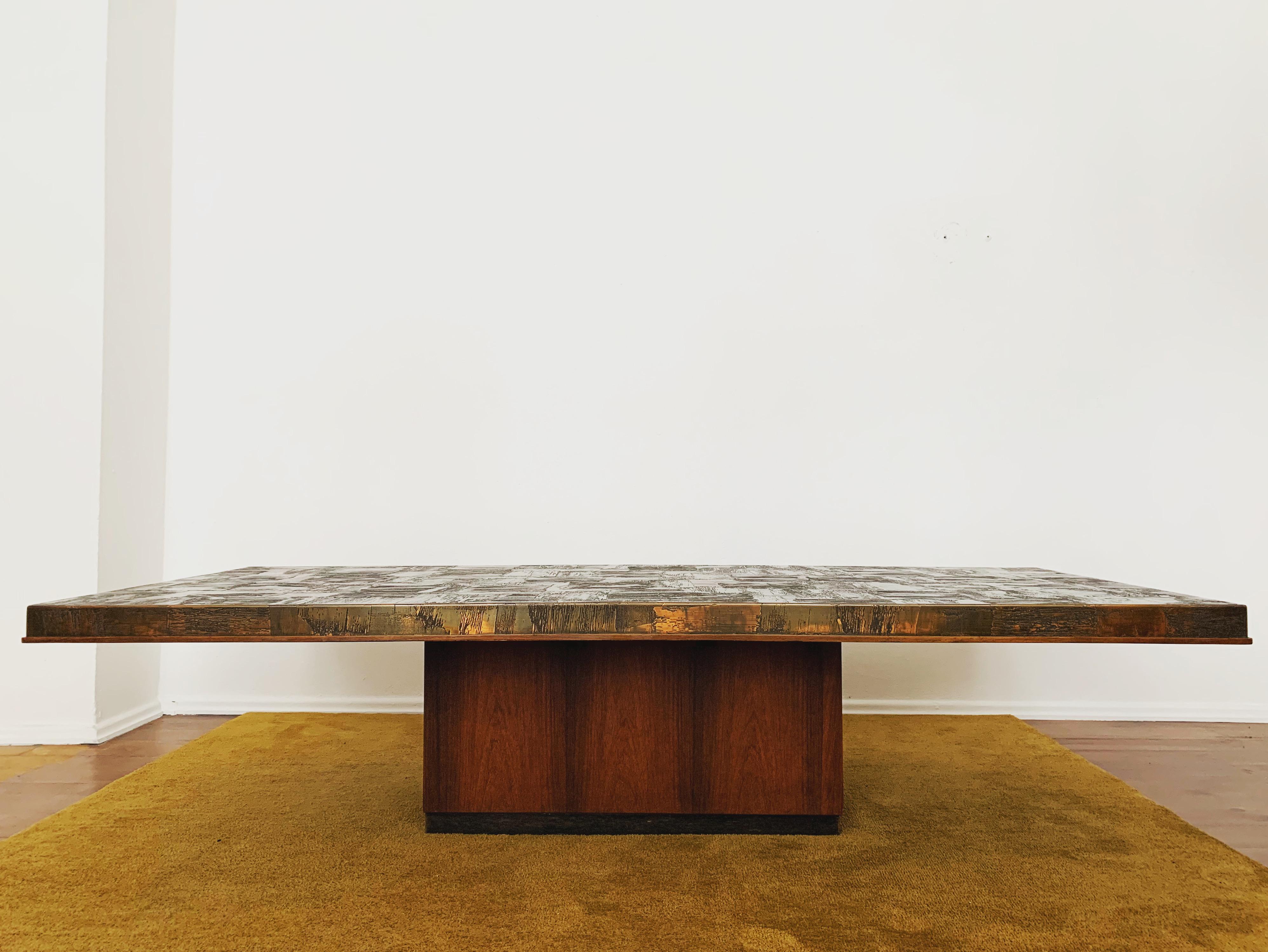 Extremely rare brutalist copper coffee table by Heinz Lilienthal from the 1970s.
Wonderful and very high quality design.
An enrichment for every home.

Design: Heinz Lilienthal

Condition:

Very good vintage condition with slight signs of wear