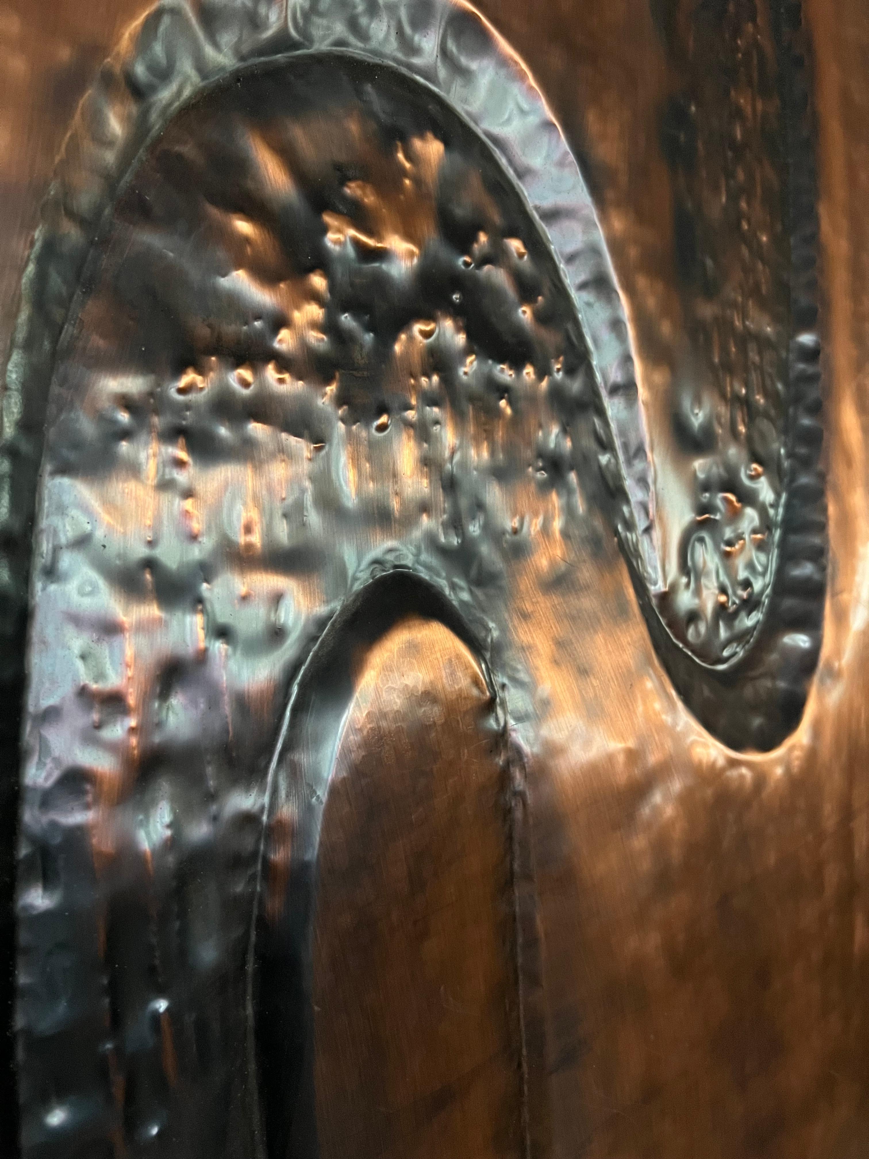 Puerta de cobre brutalista mediados del siglo XX en venta