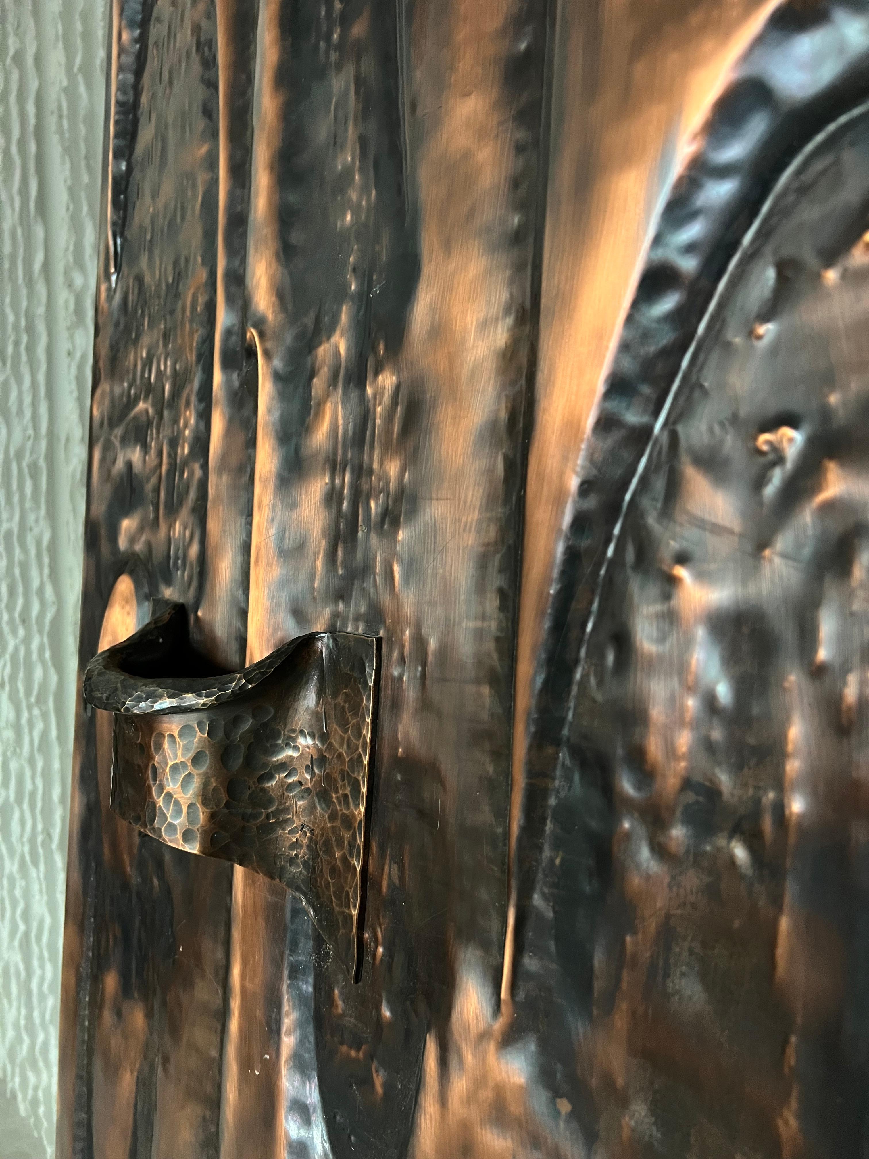 Puerta de cobre brutalista en venta 1