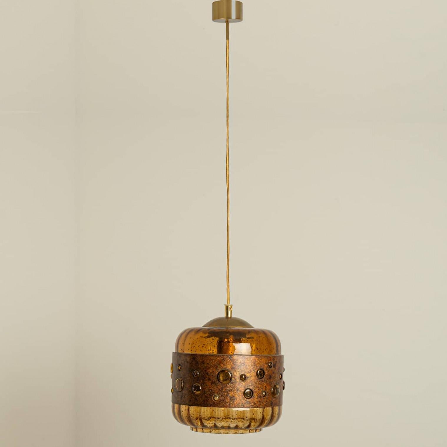 Altro Lampada a sospensione brutalista in vetro e rame nello stile di Nanny Still, 1960 in vendita