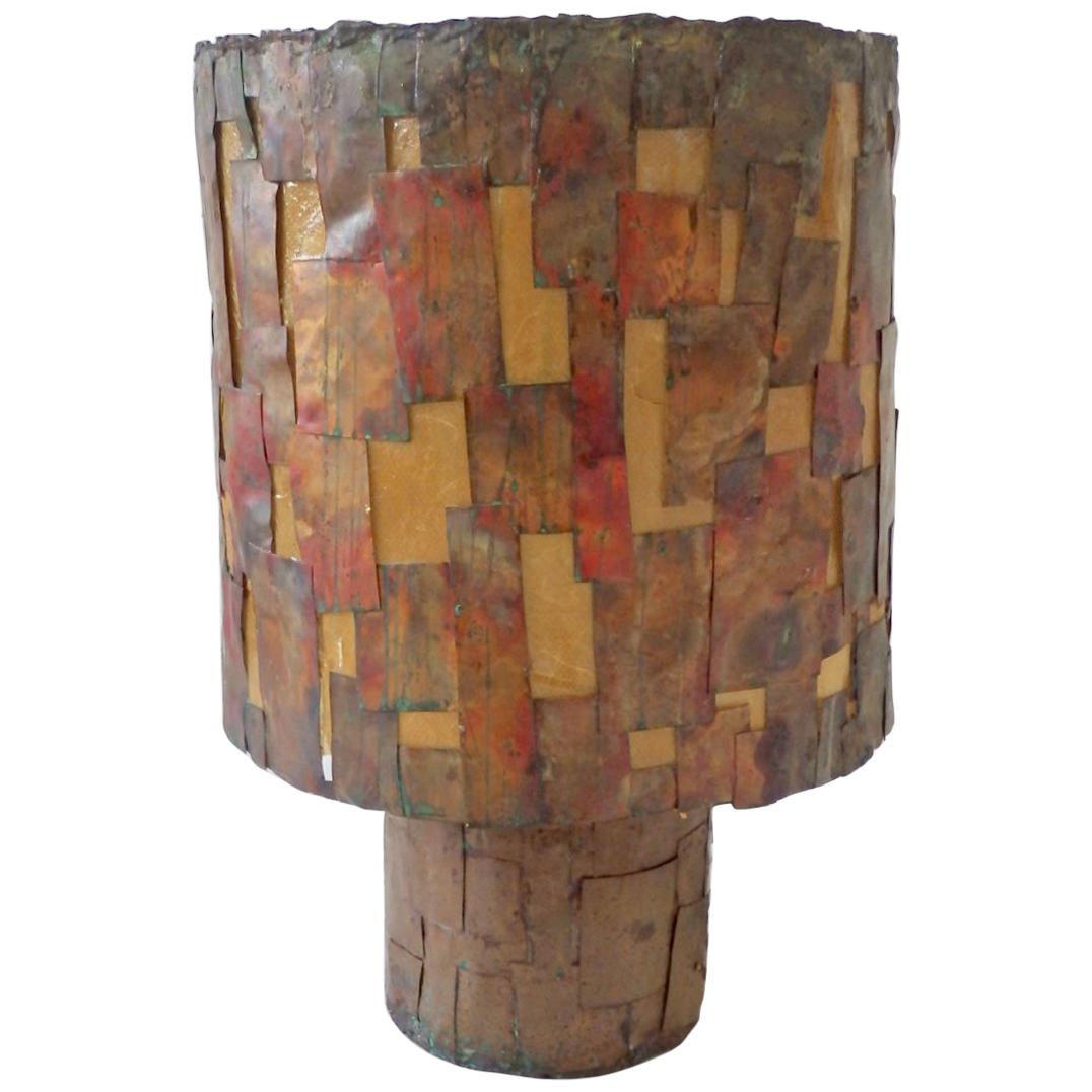 Lampe de table brutaliste en forme de patch de travail en cuivre attribuée à Paul Evans