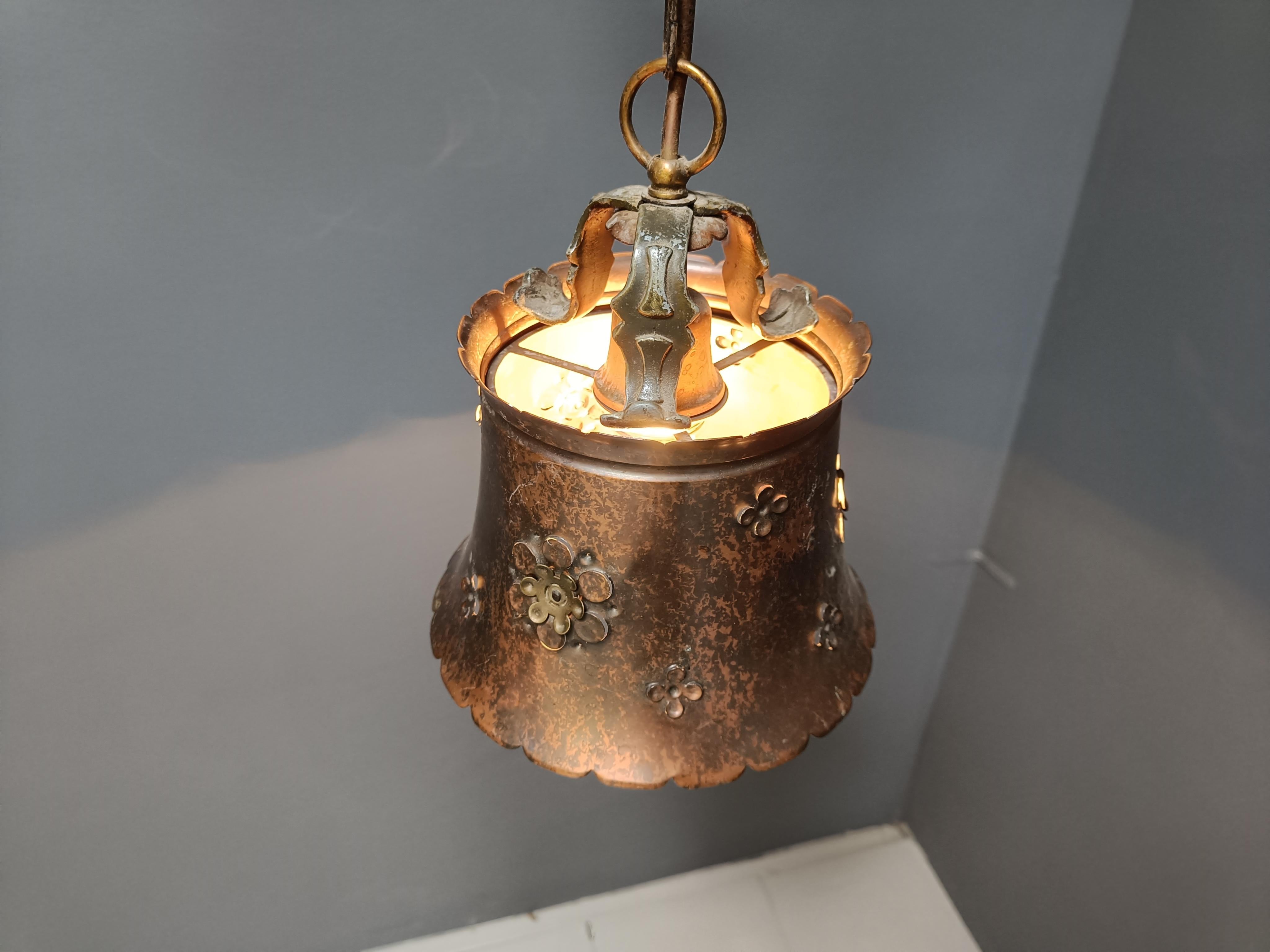 Lampada a sospensione brutalista in rame, anni '70 in vendita 5