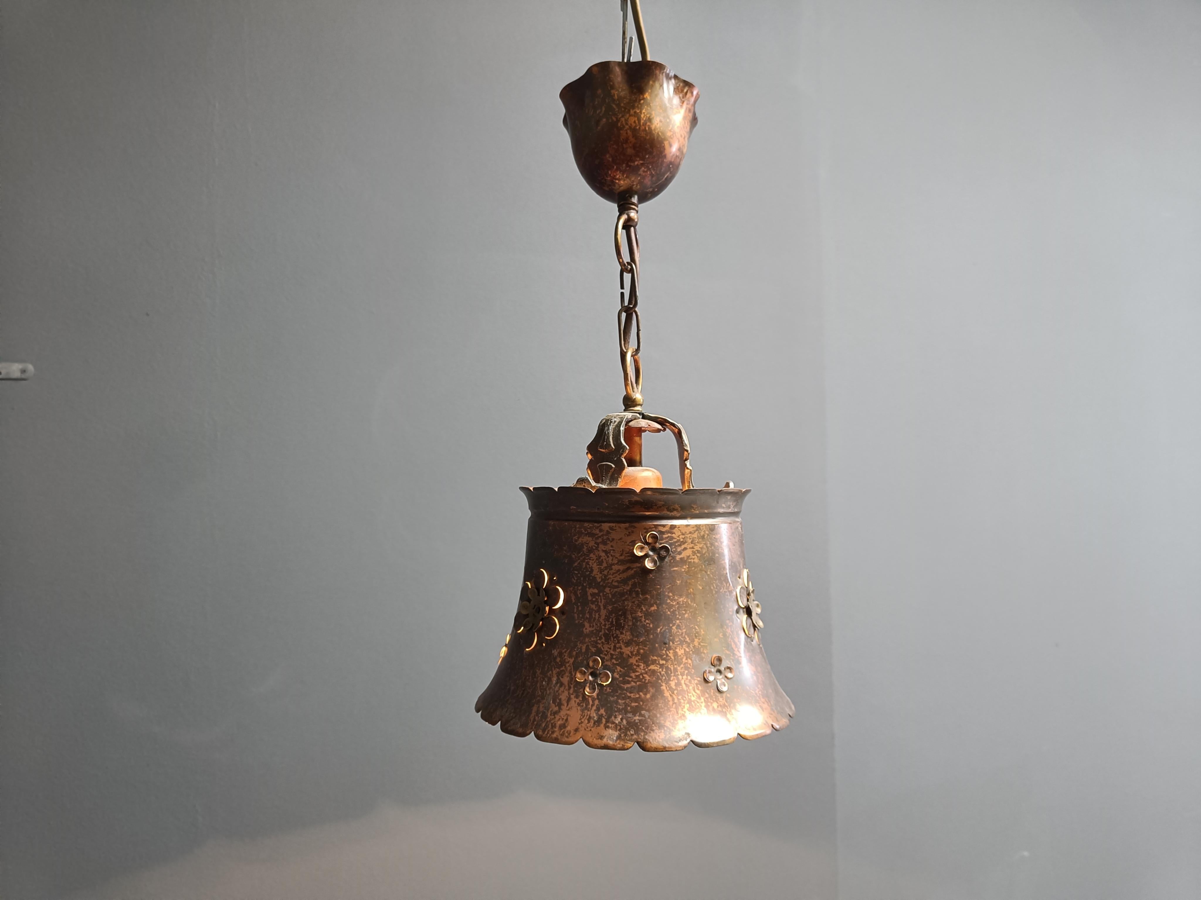 Lampada a sospensione brutalista in rame, anni '70 in vendita 6