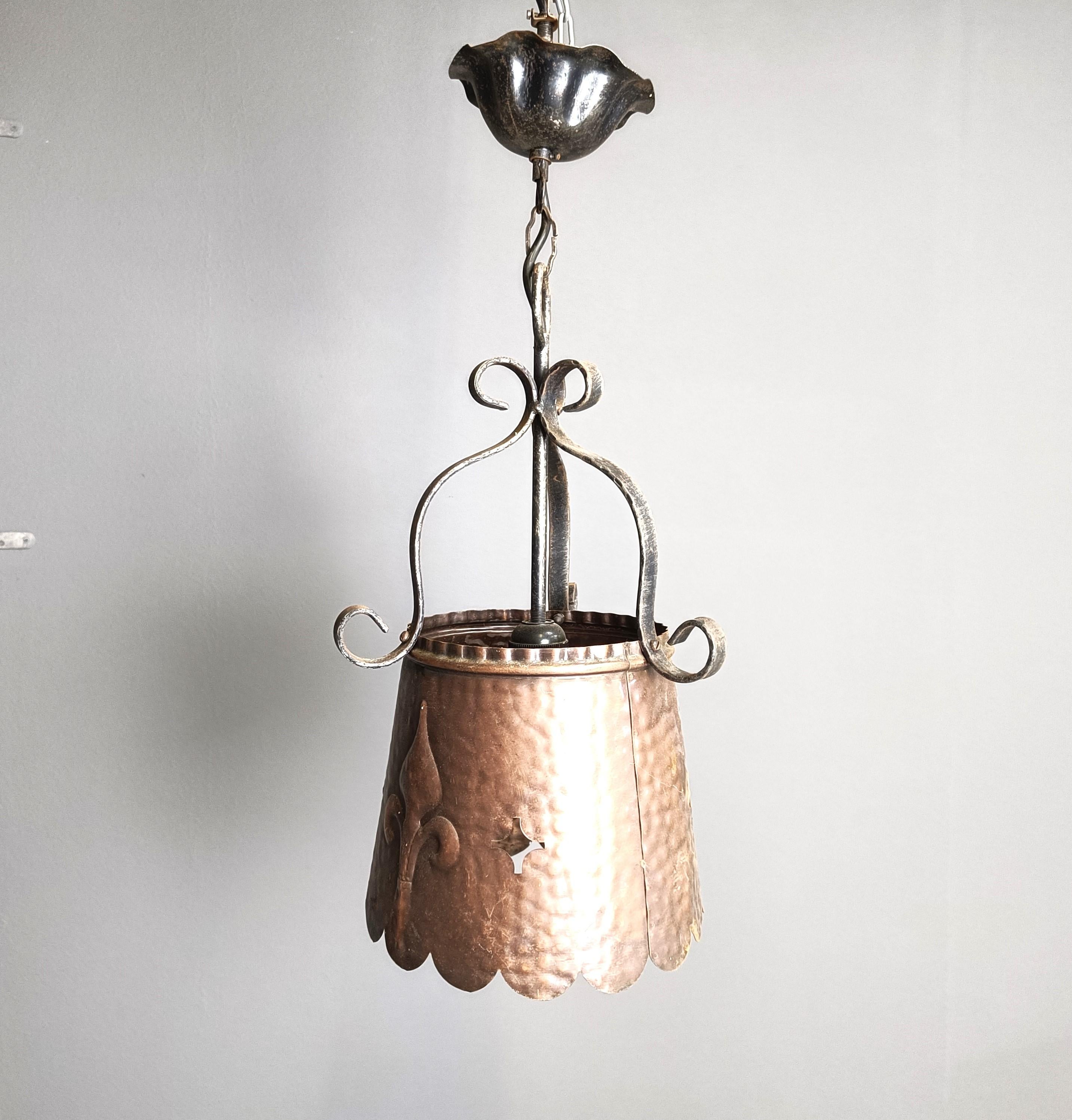 Brutalismo Lampada a sospensione brutalista in rame, anni '70 in vendita