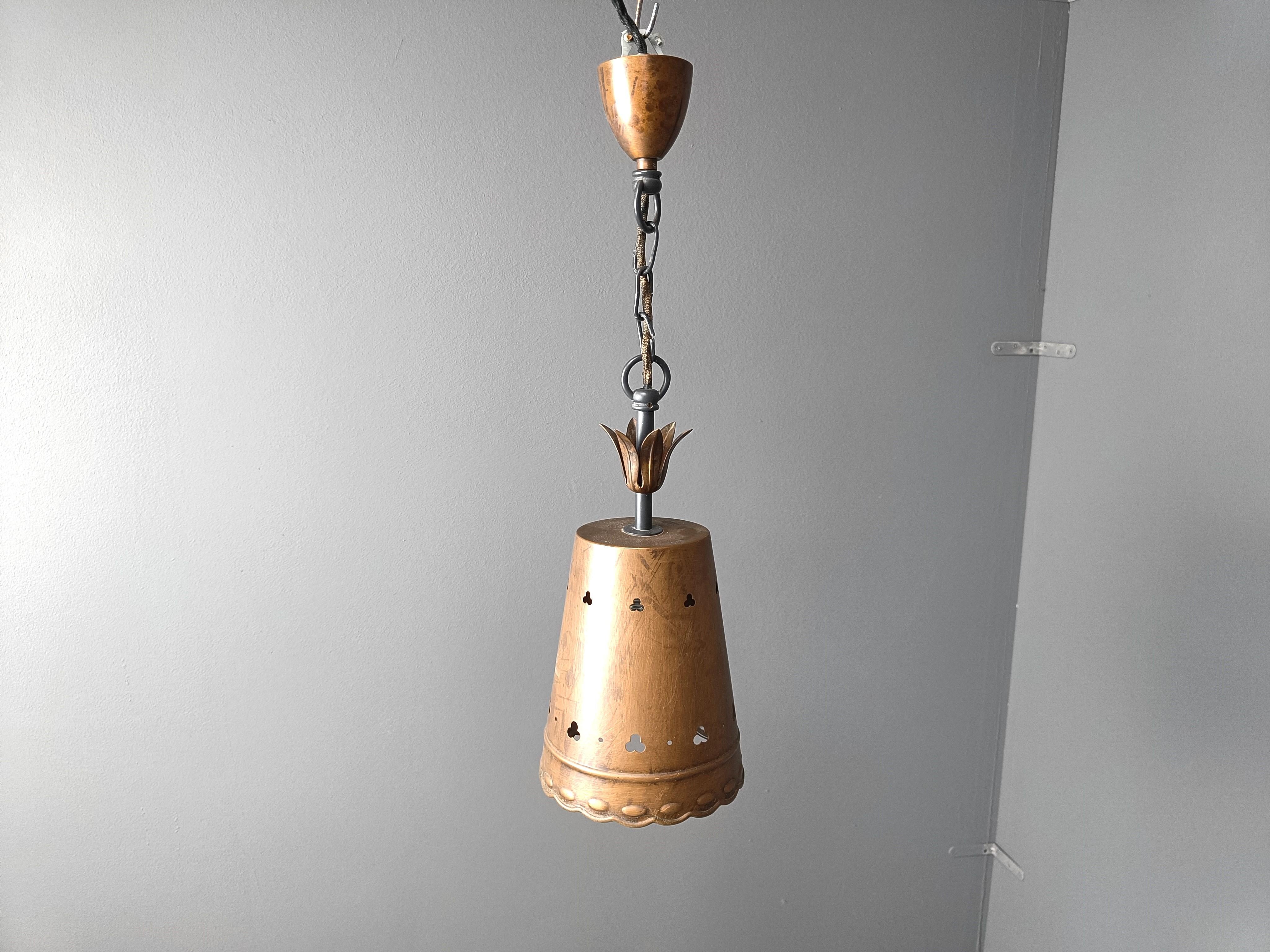 Brutalismo Lampada a sospensione brutalista in rame, anni '70 in vendita